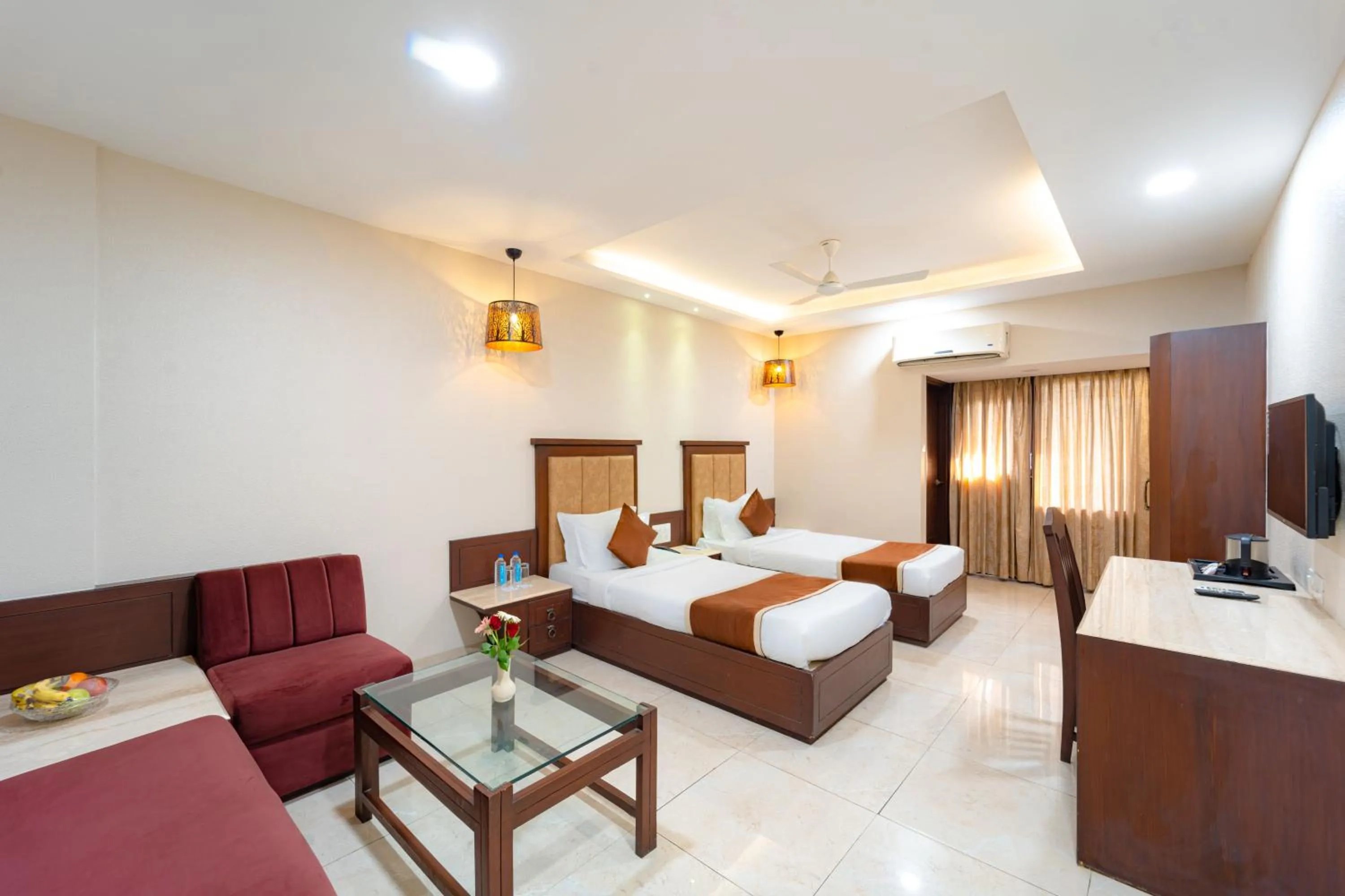 Communal lounge/ TV room, Bed in Enrise by Sayaji Harda