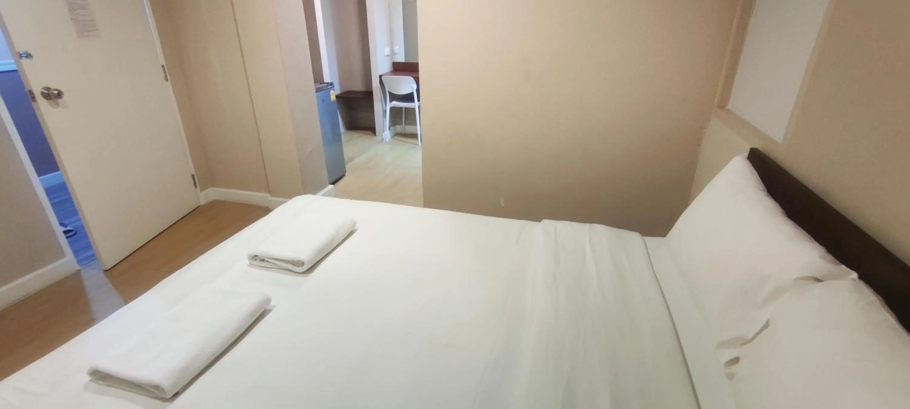 Bedroom, Bed in The Sea Bangsaen Hotel