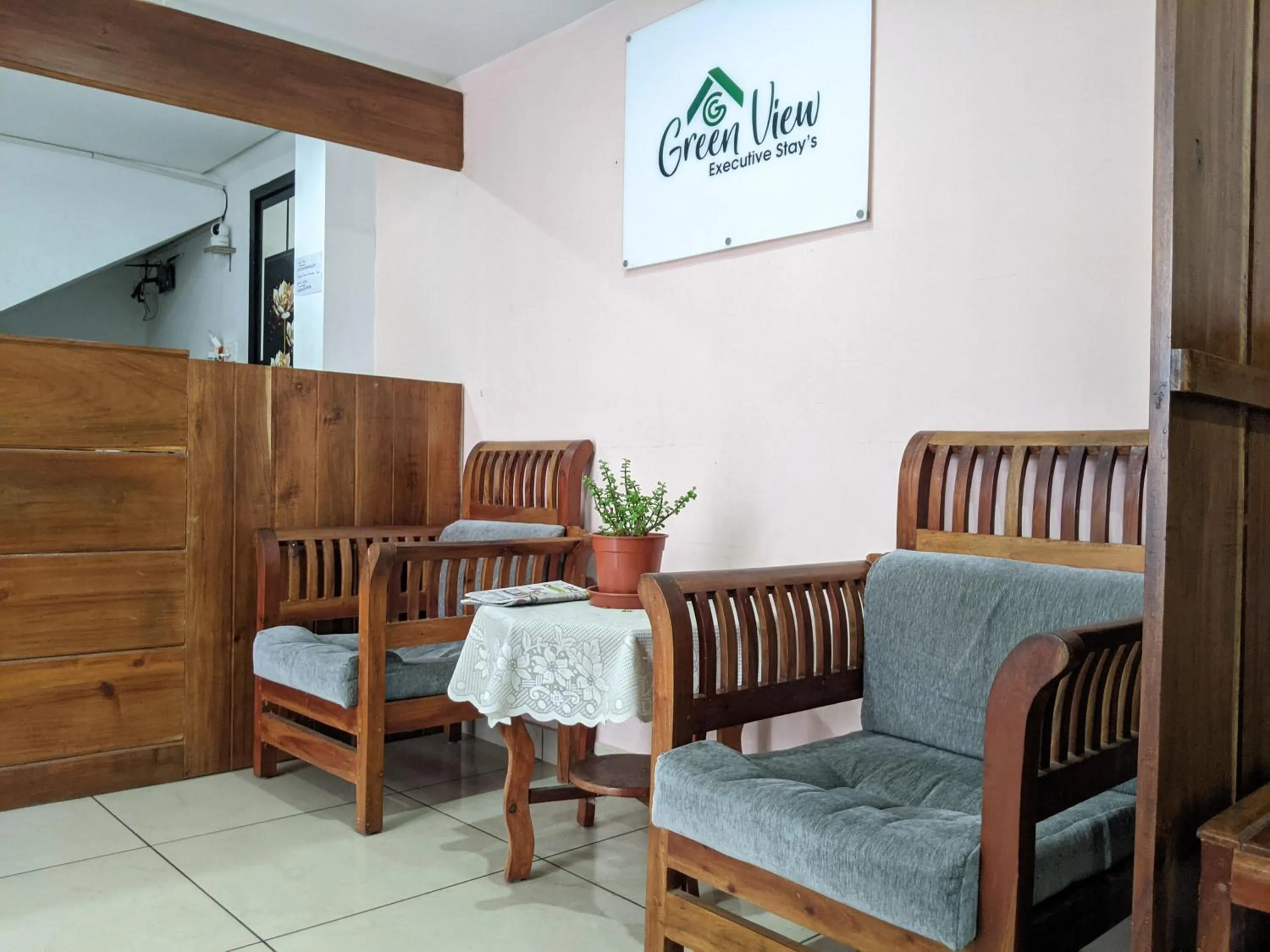 Living room in Green View Executive Stay's