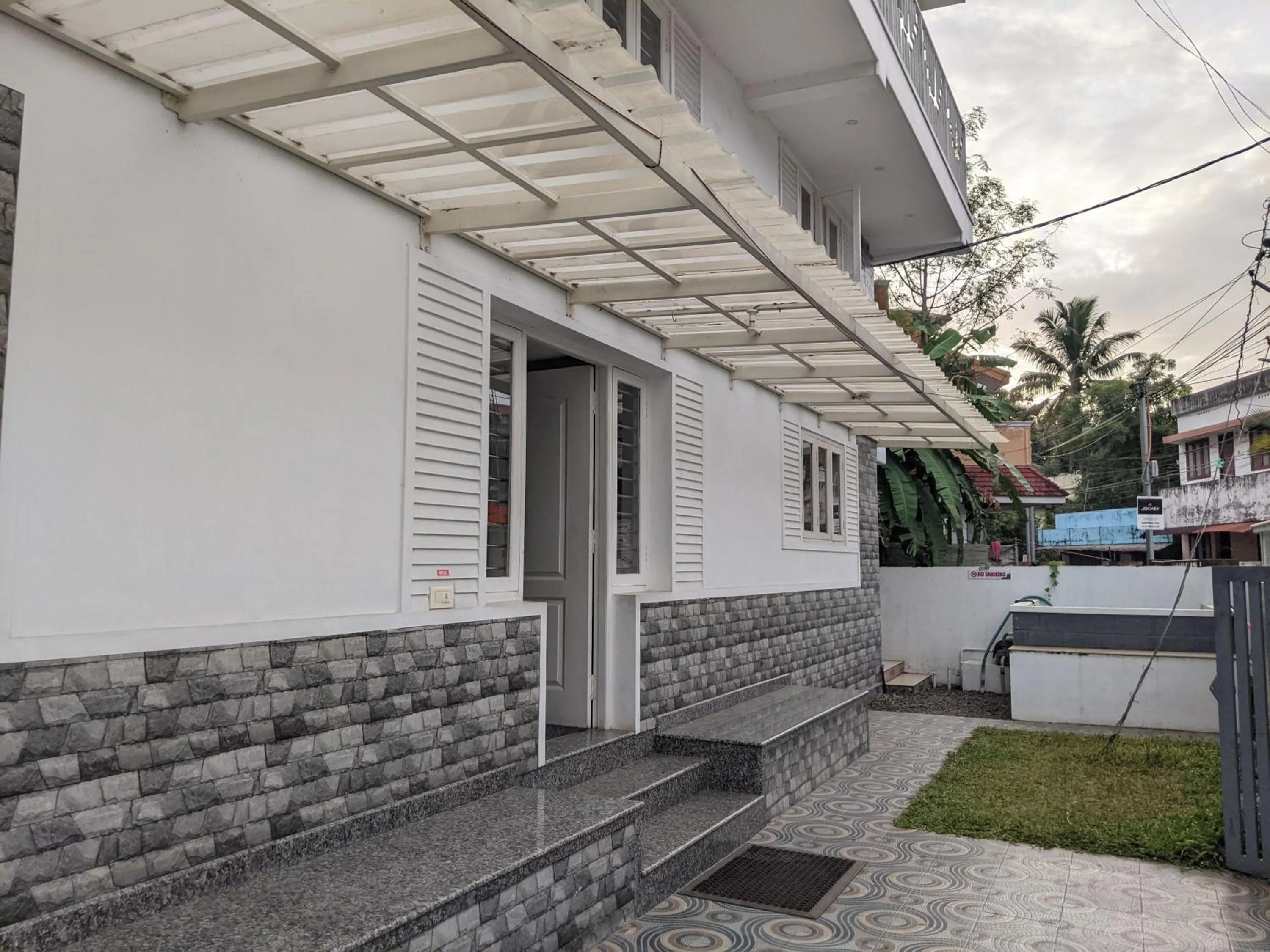 Facade/entrance in Green View Executive Stay's