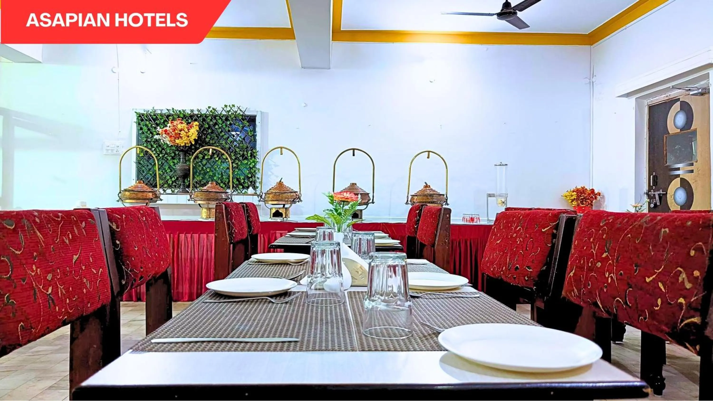 Restaurant/places to eat in Hotel Vijay Deluxe