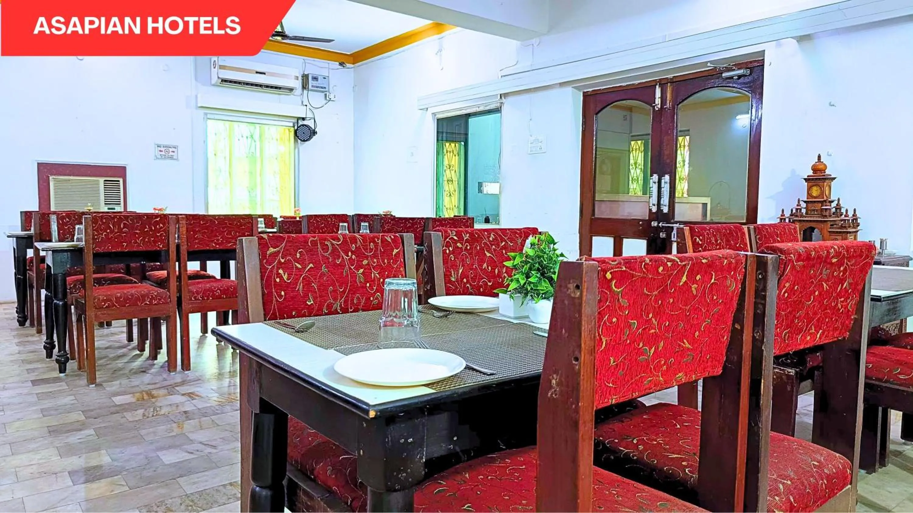 Restaurant/places to eat in Hotel Vijay Deluxe