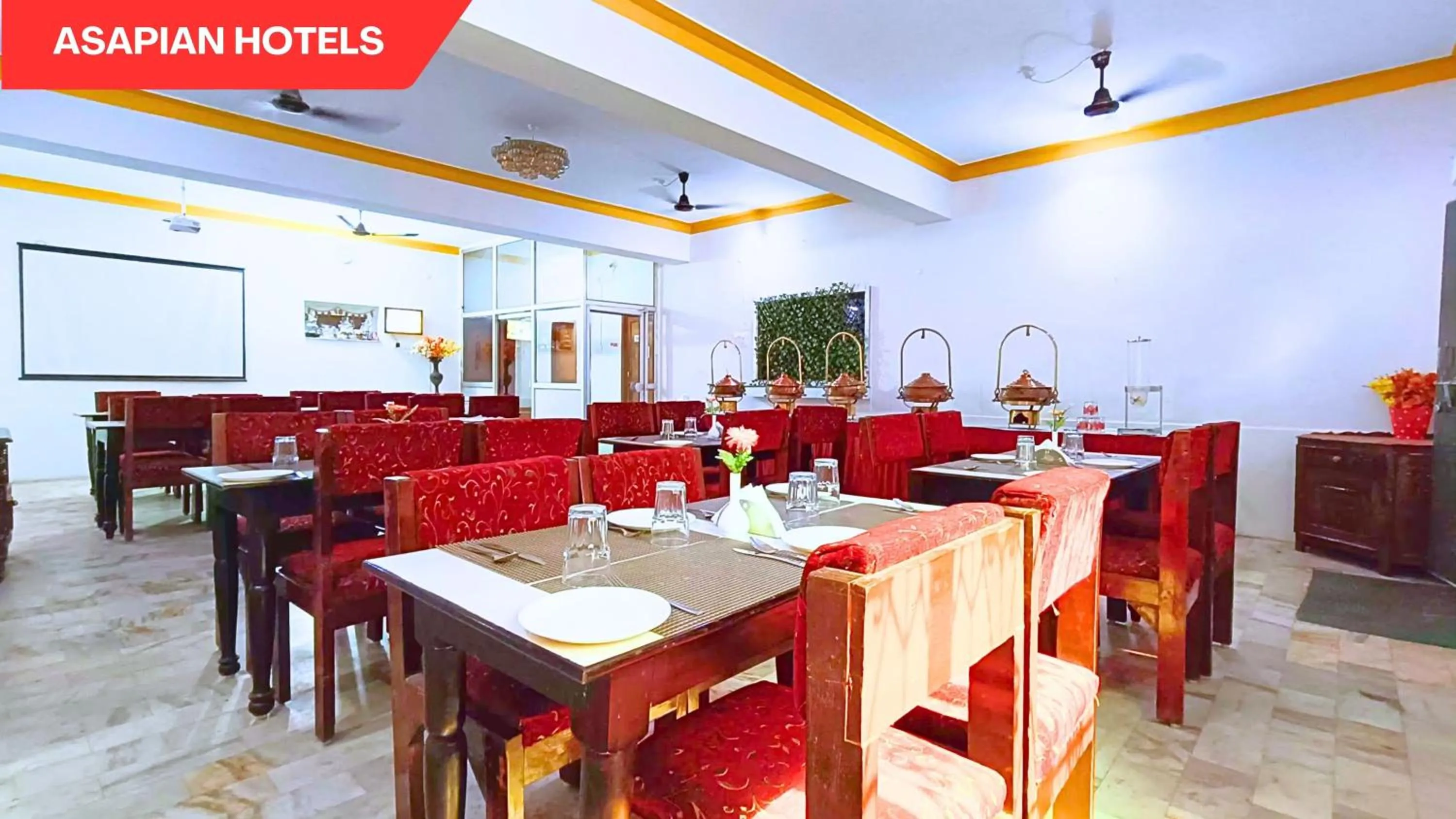 Restaurant/places to eat in Hotel Vijay Deluxe