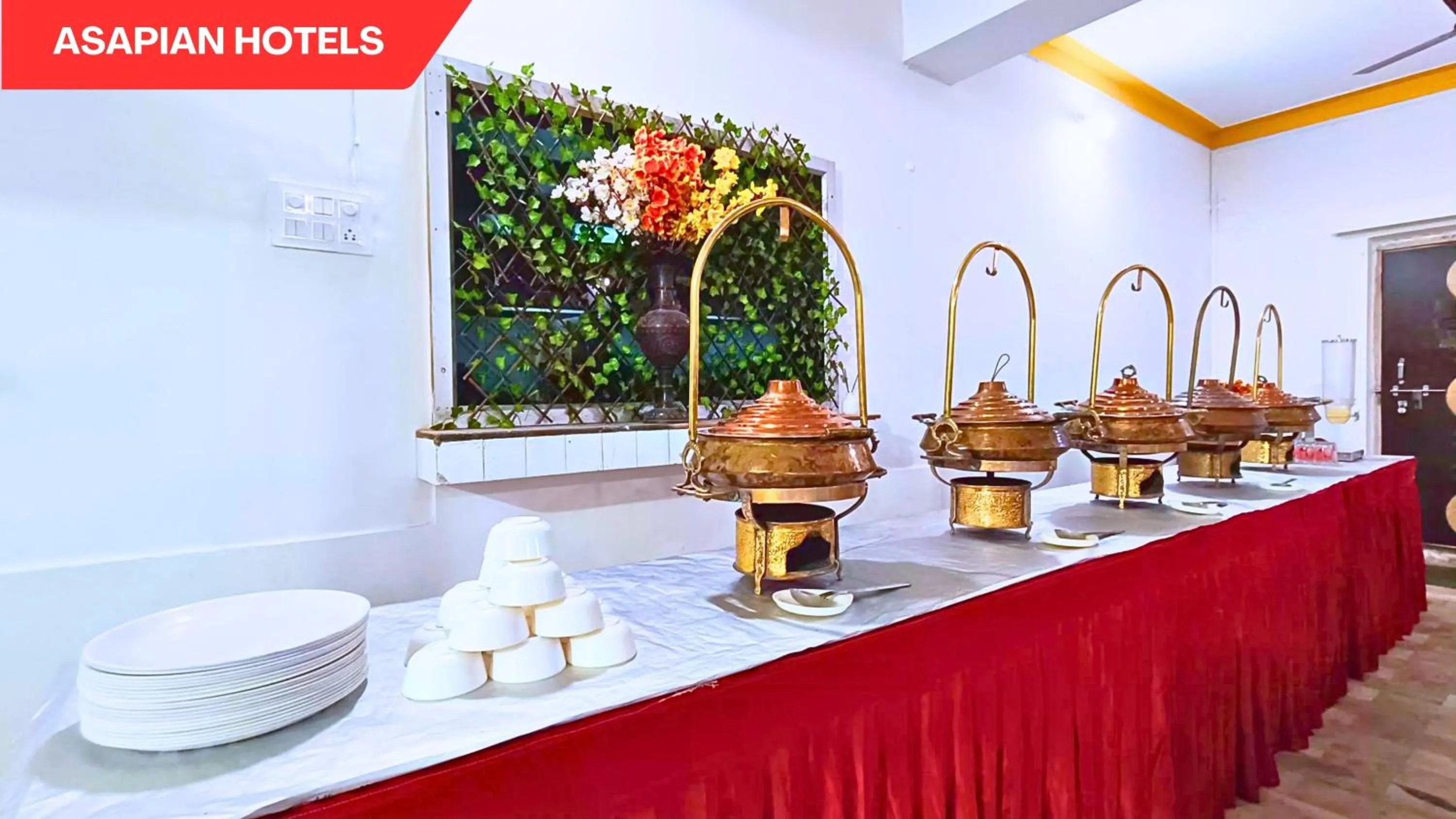 Restaurant/places to eat in Hotel Vijay Deluxe