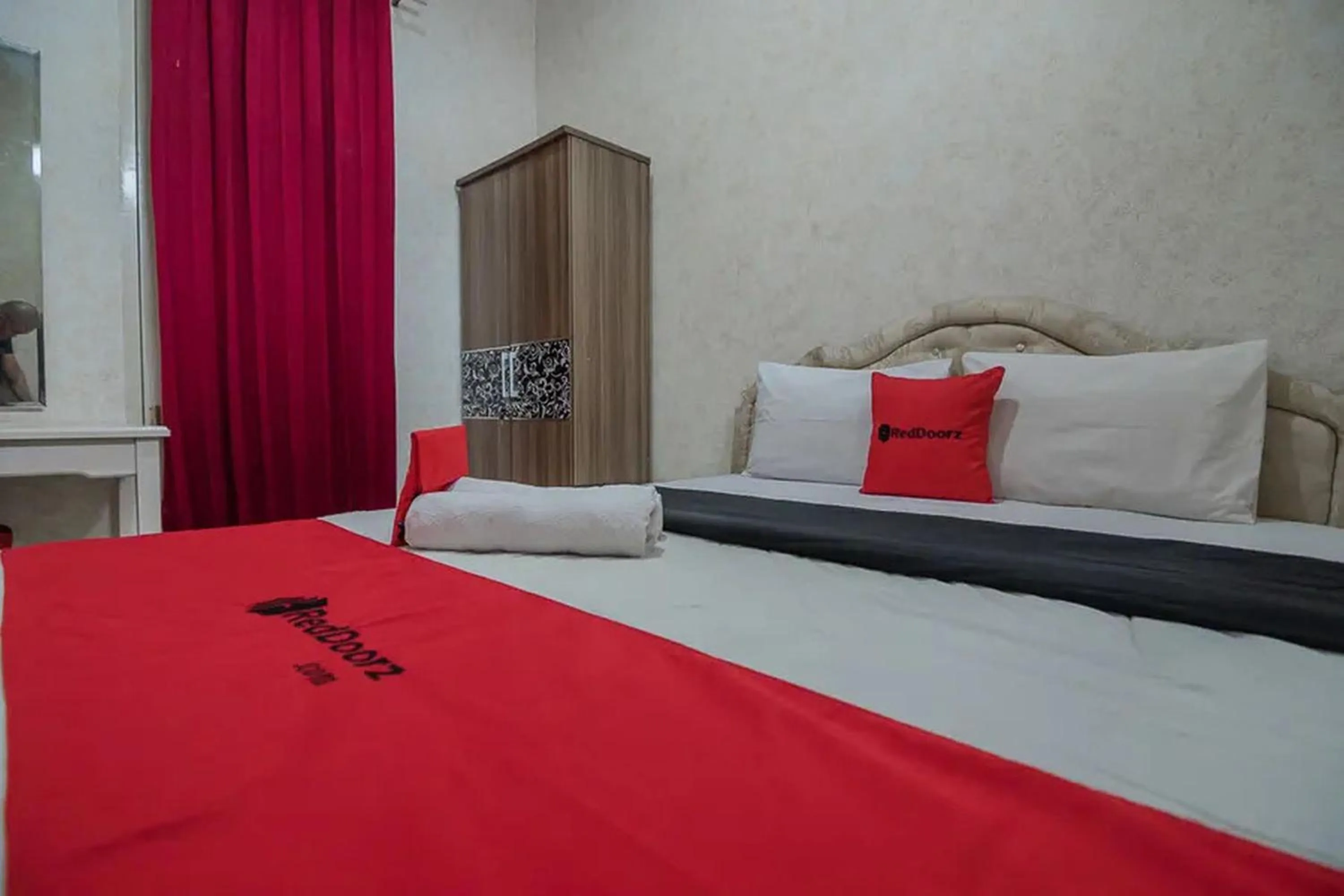 Bedroom, Bed in RedDoorz Syariah at Jalan Ahmad Yani Jambi