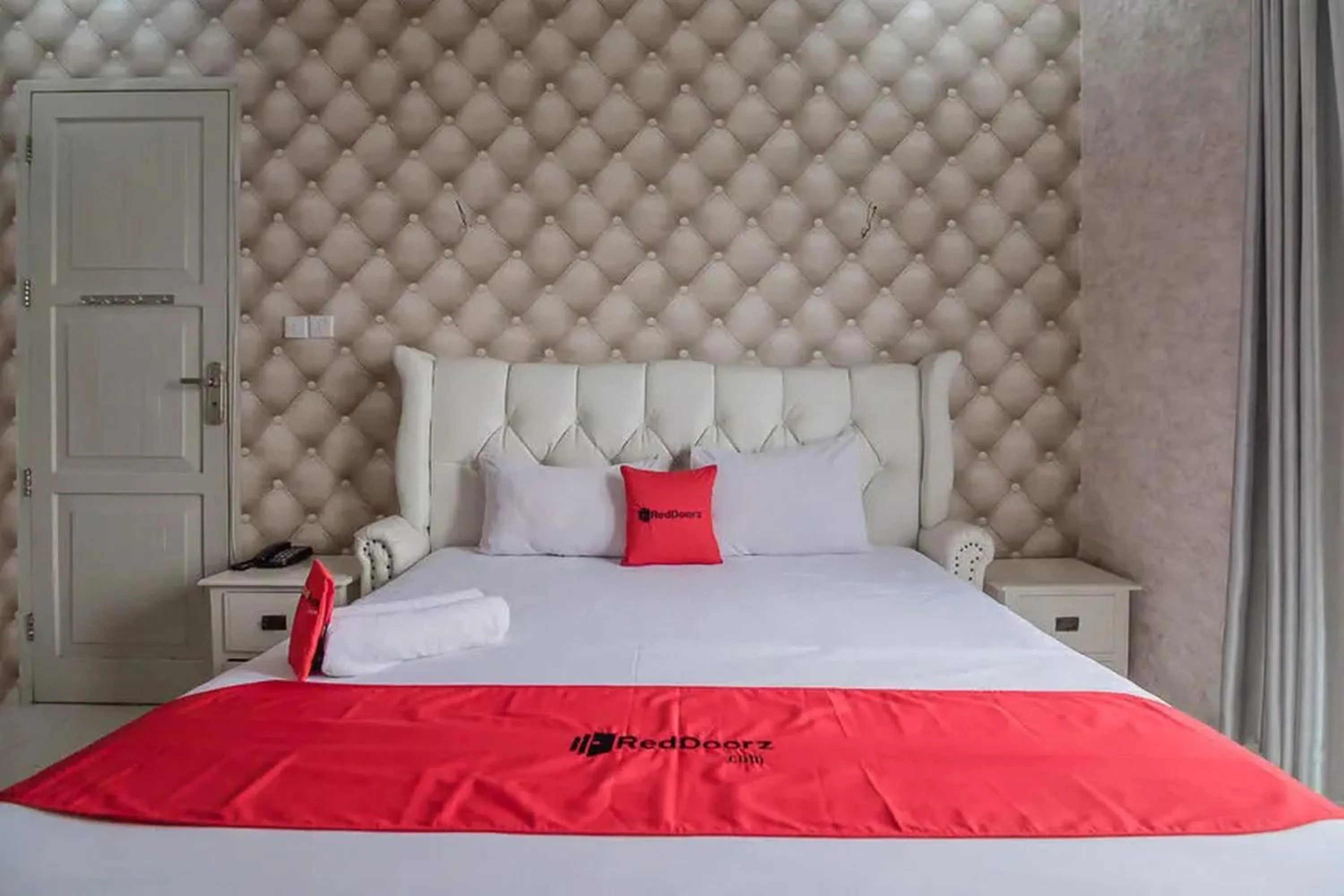 Bedroom, Bed in RedDoorz Syariah at Jalan Ahmad Yani Jambi