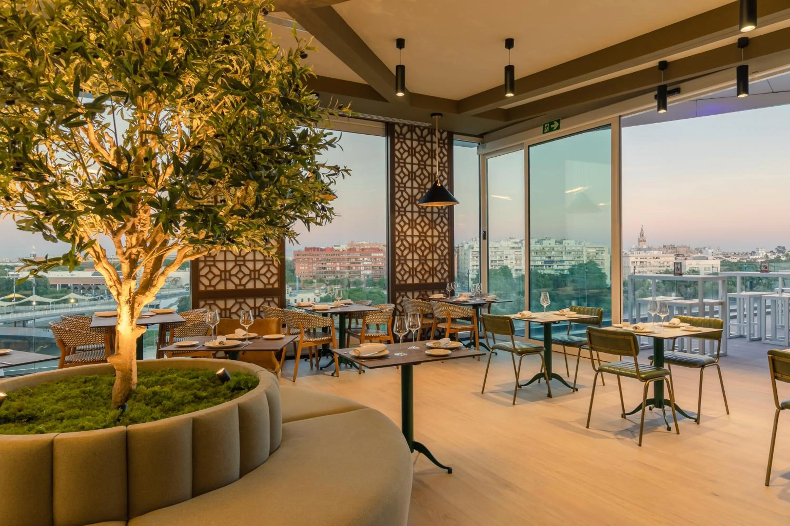 Restaurant/places to eat in Ribera de Triana Hotel