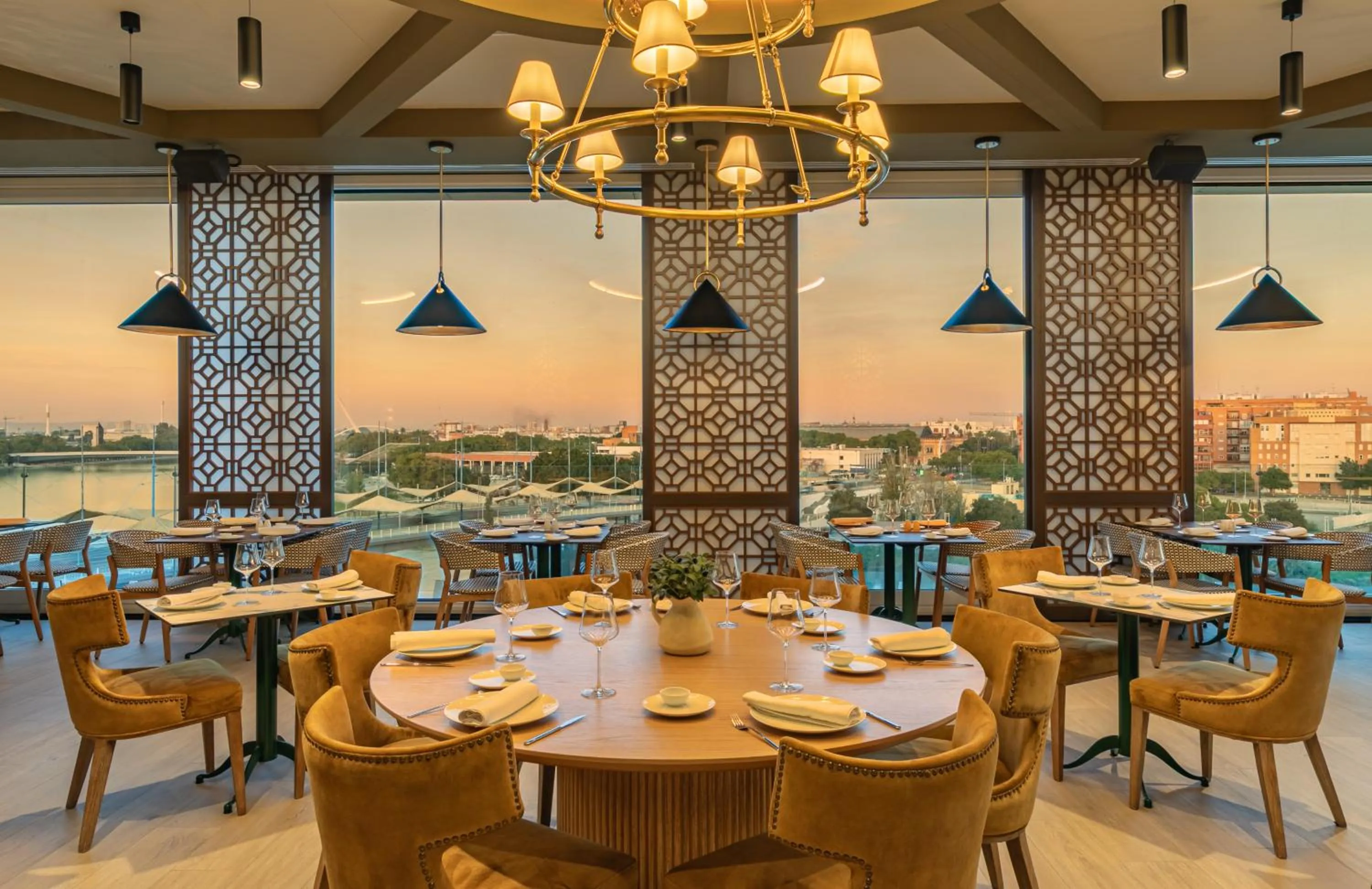 Restaurant/places to eat in Ribera de Triana Hotel