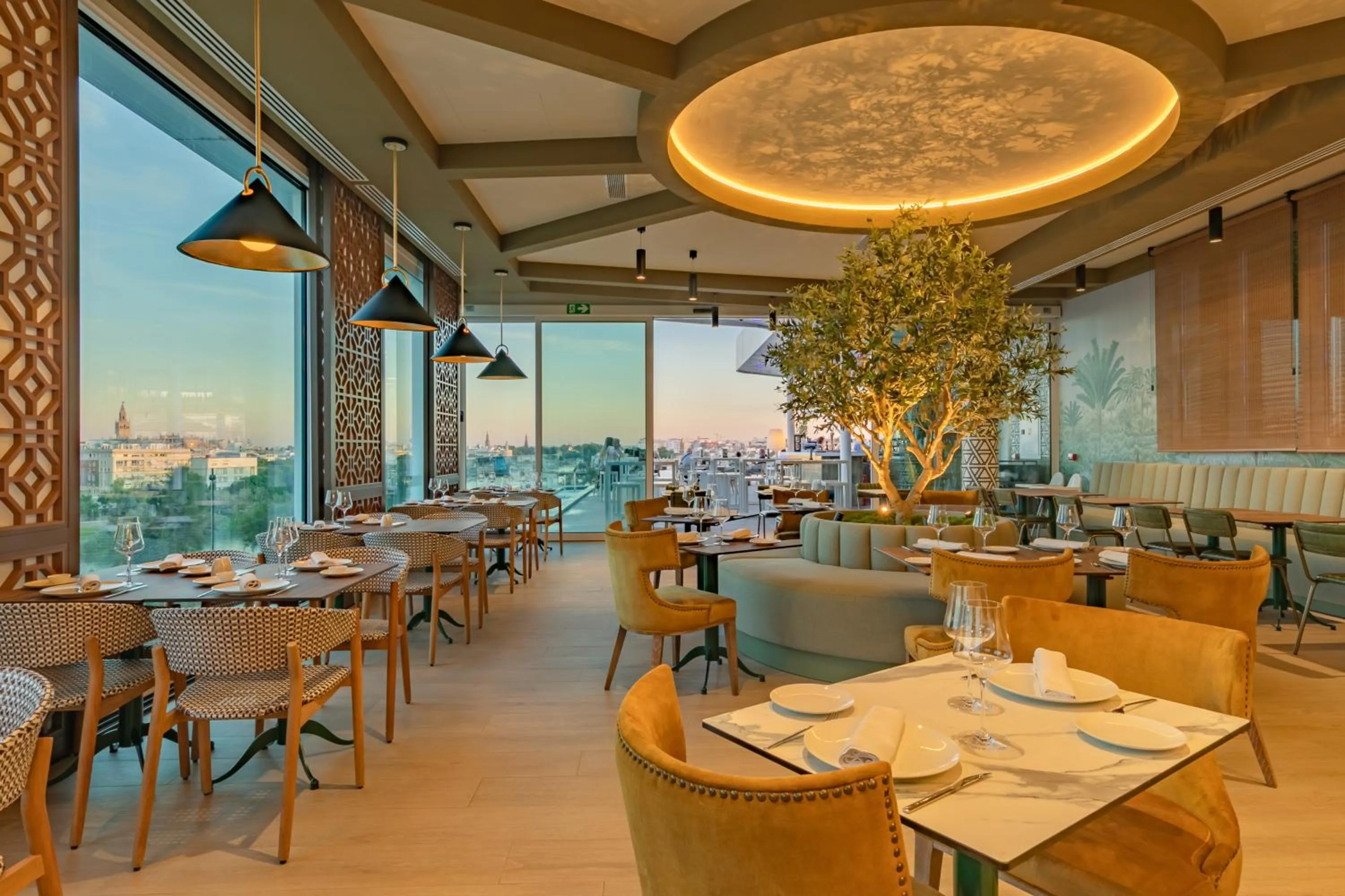 Restaurant/places to eat in Ribera de Triana Hotel