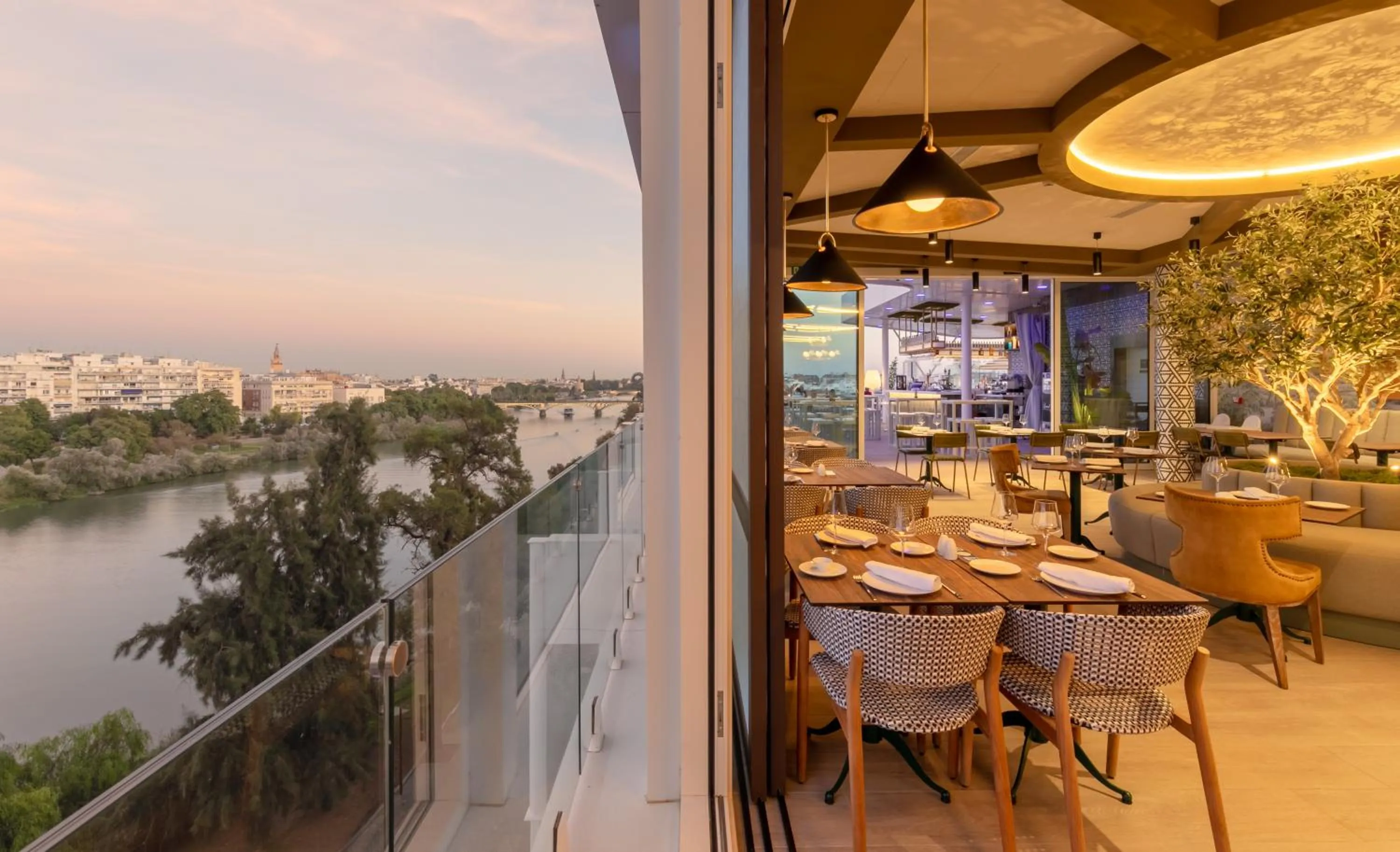 Restaurant/places to eat in Ribera de Triana Hotel