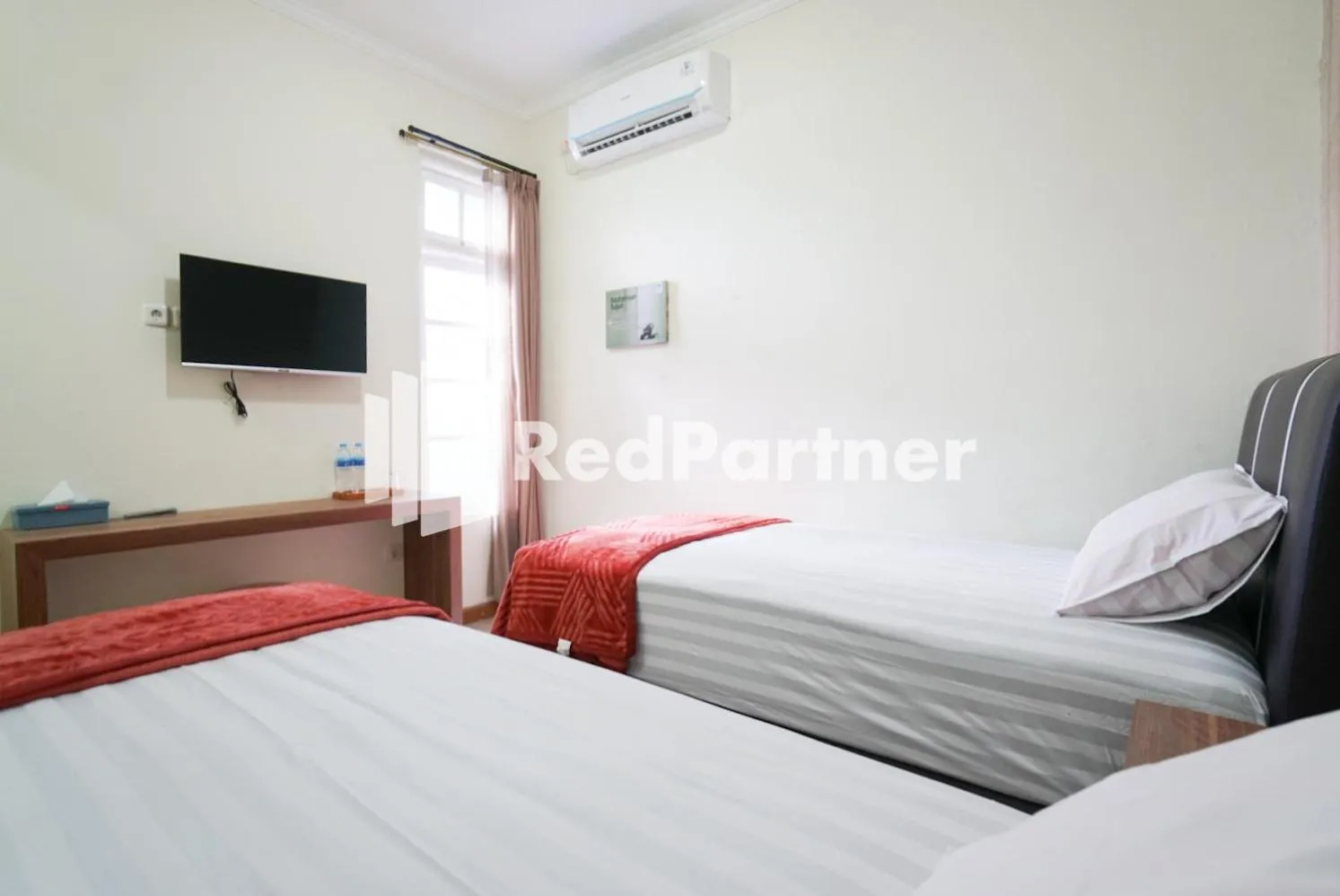 Bedroom, Bed in Fazza Syariah Mitra RedDoorz