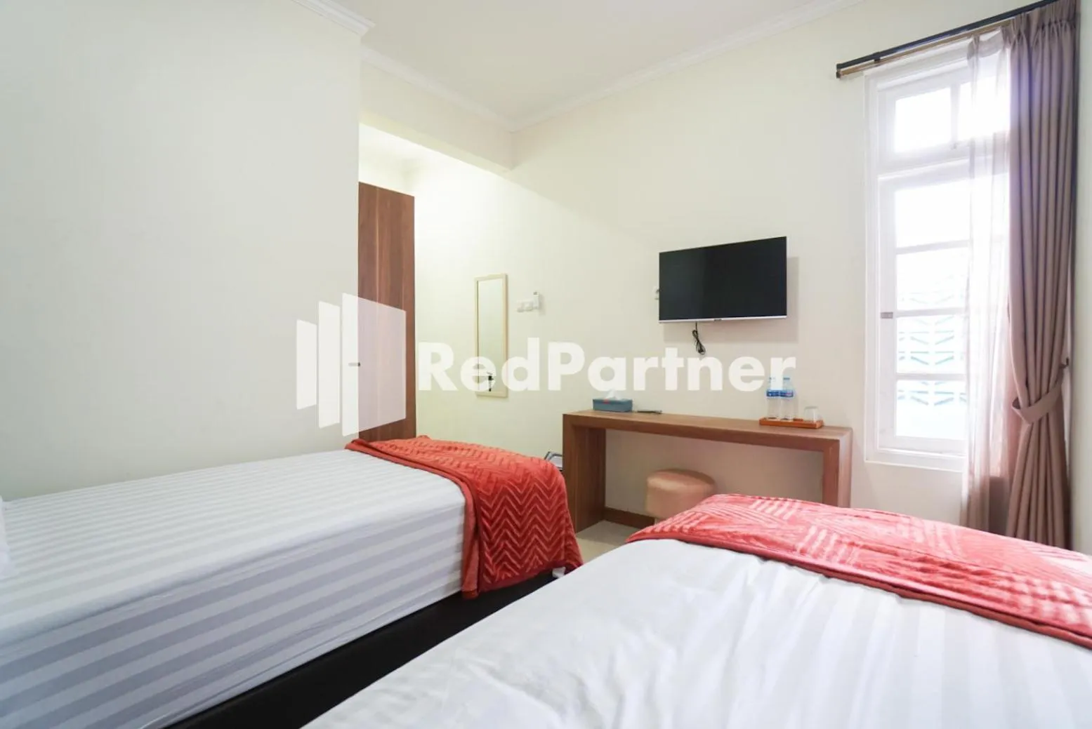 Bedroom, Bed in Fazza Syariah Mitra RedDoorz