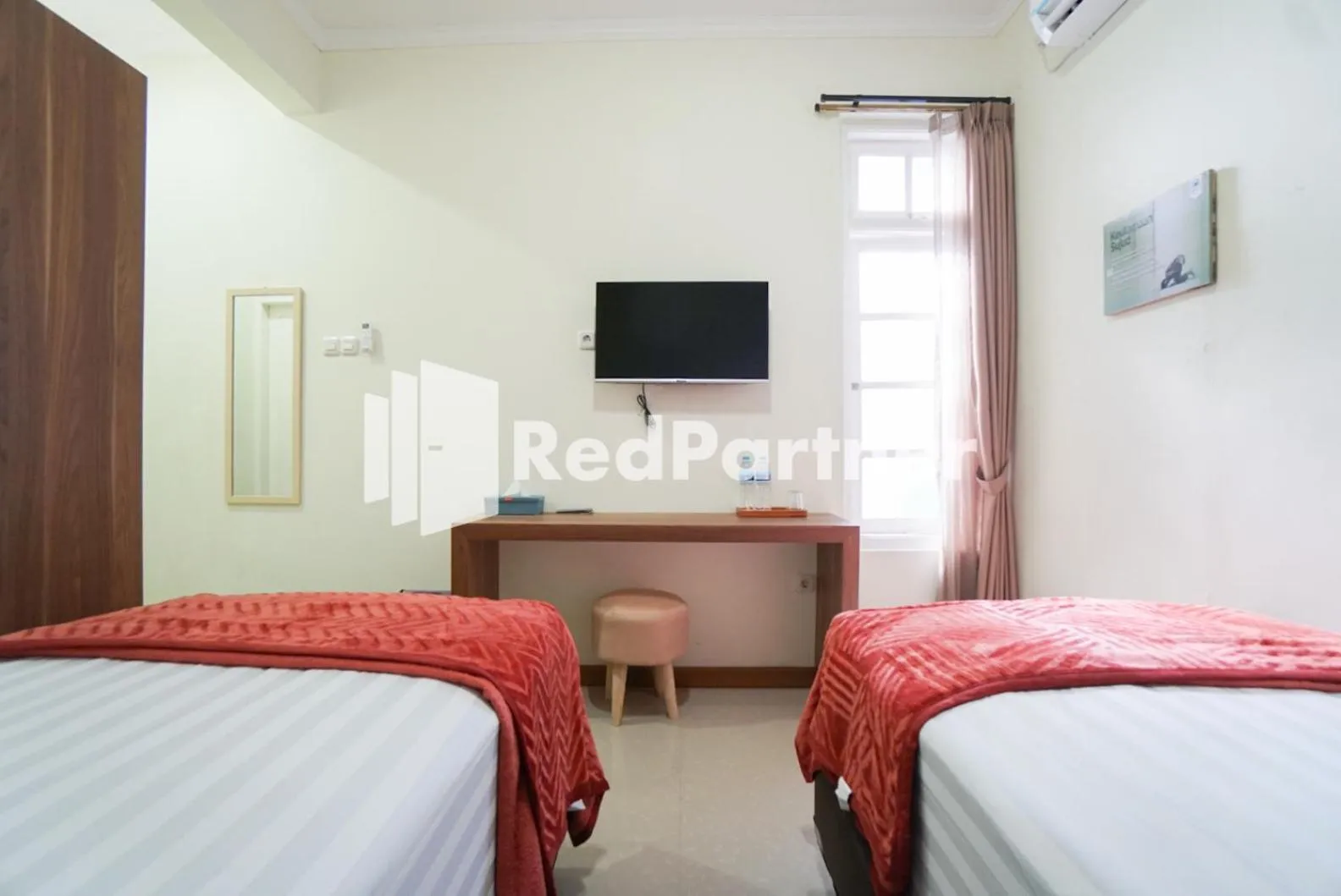 Bedroom, Bed in Fazza Syariah Mitra RedDoorz