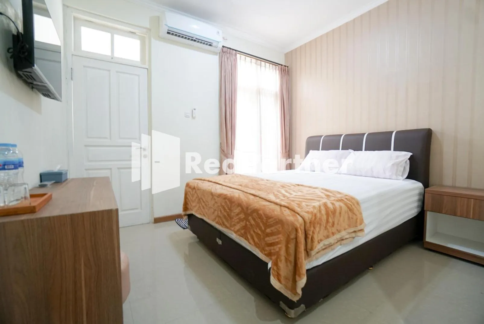 Bedroom, Bed in Fazza Syariah Mitra RedDoorz