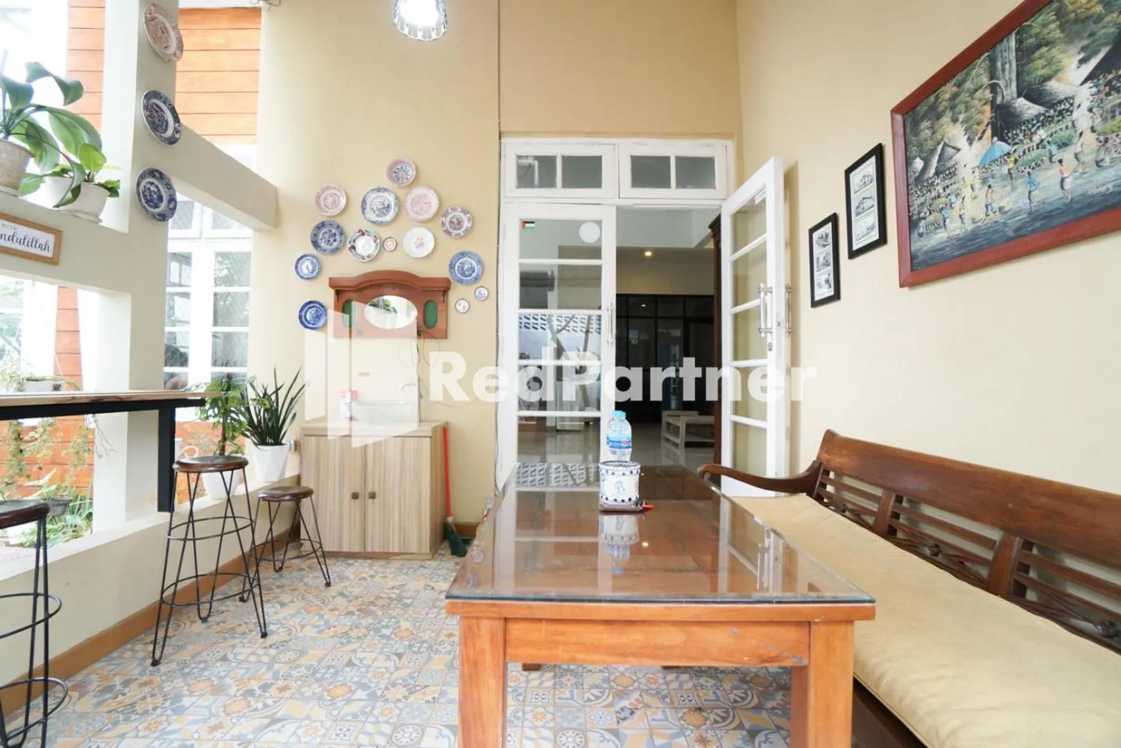 Dining area in Fazza Syariah Mitra RedDoorz