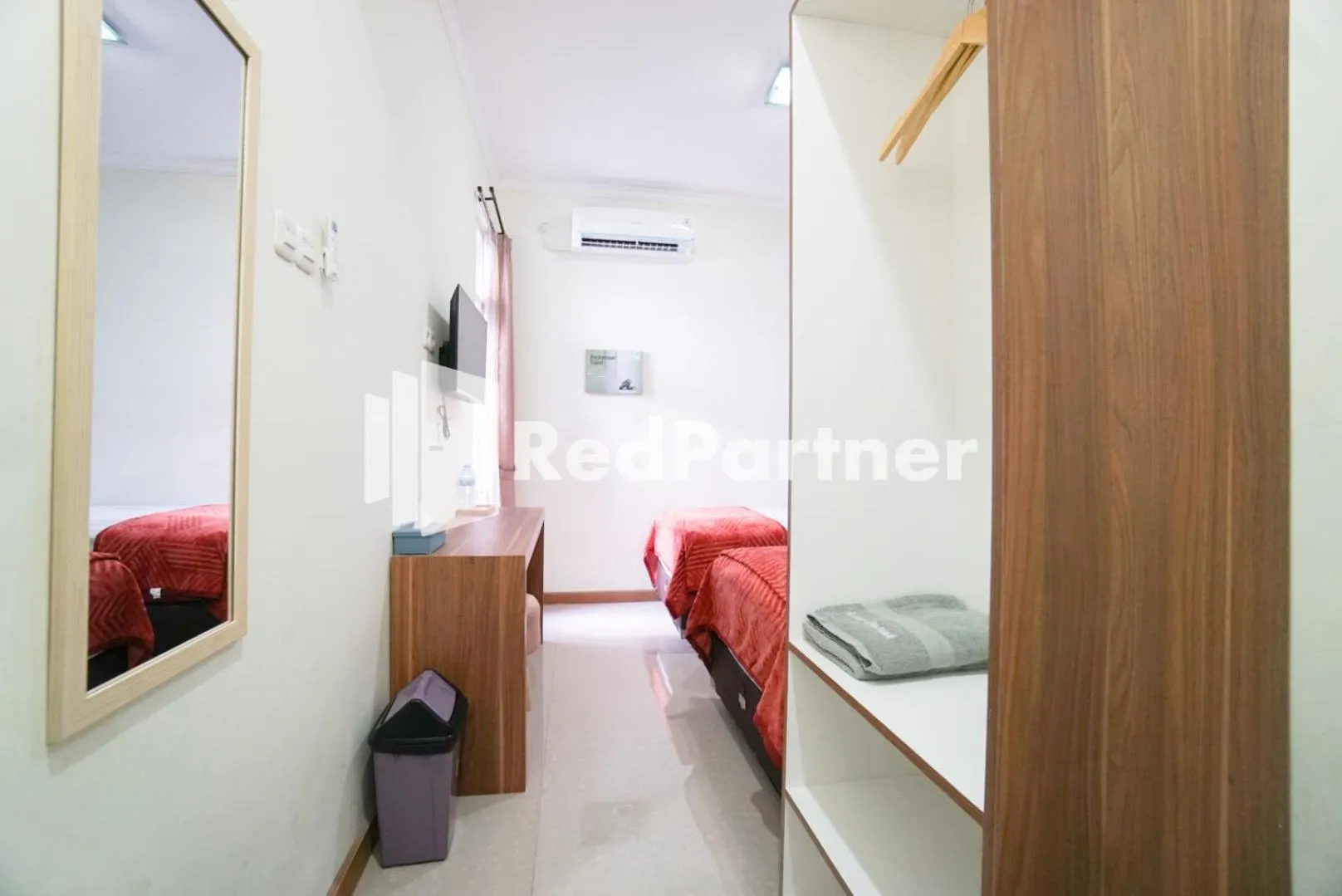 Bedroom, Bed in Fazza Syariah Mitra RedDoorz