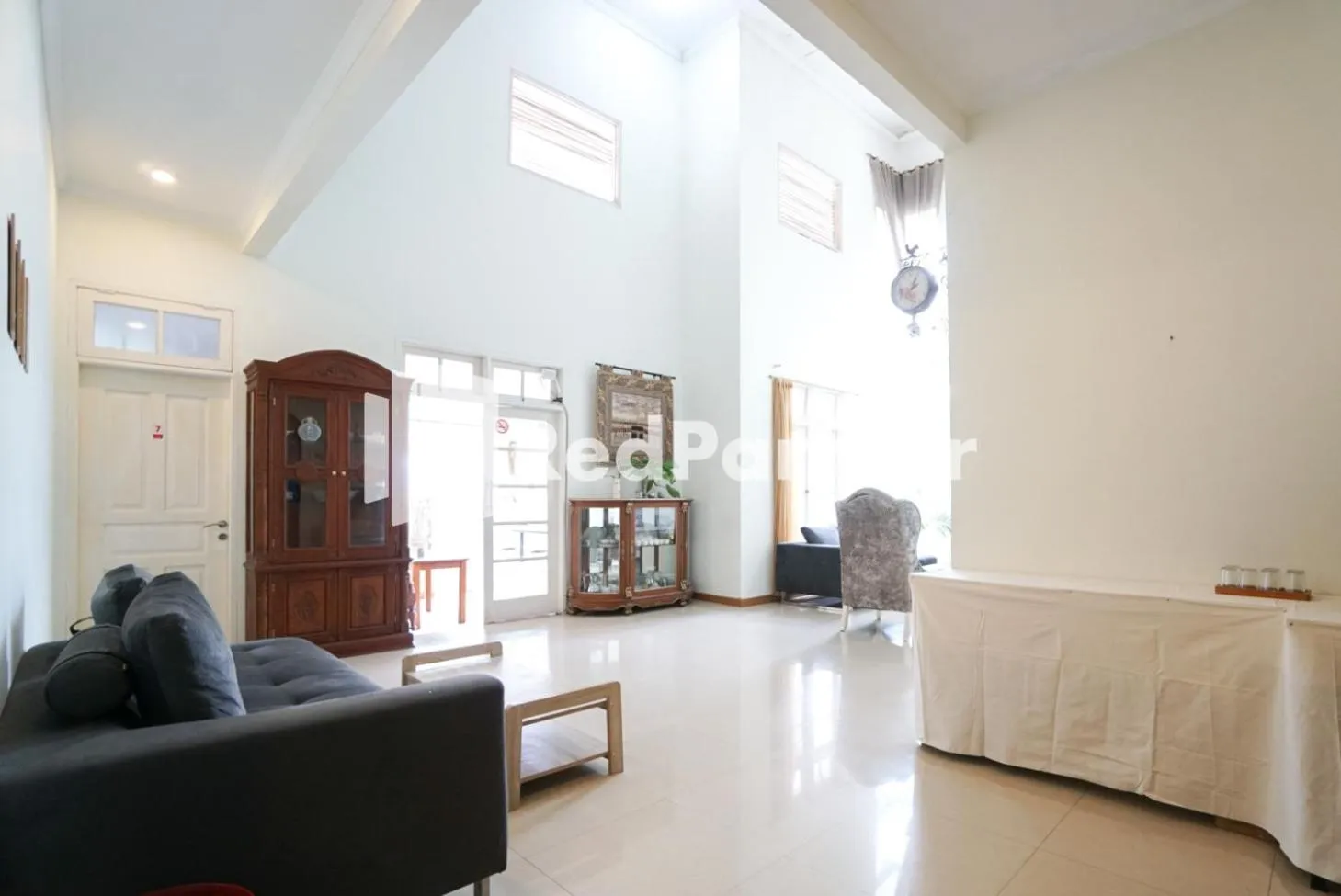 Living room, Bed in Fazza Syariah Mitra RedDoorz