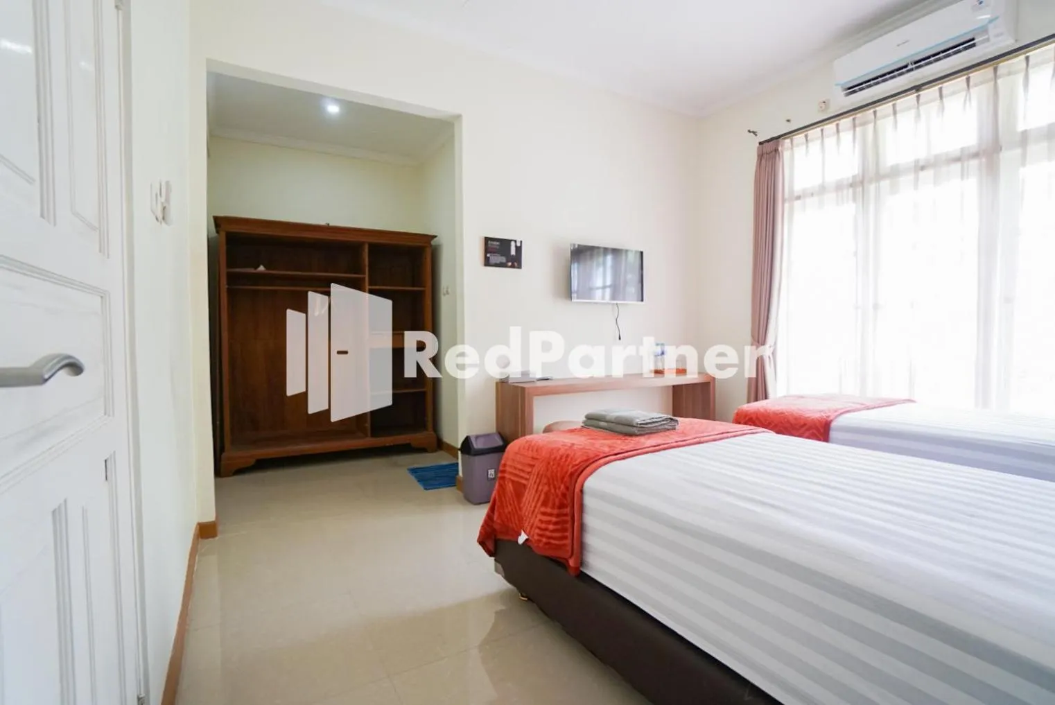 Bedroom, Bed in Fazza Syariah Mitra RedDoorz