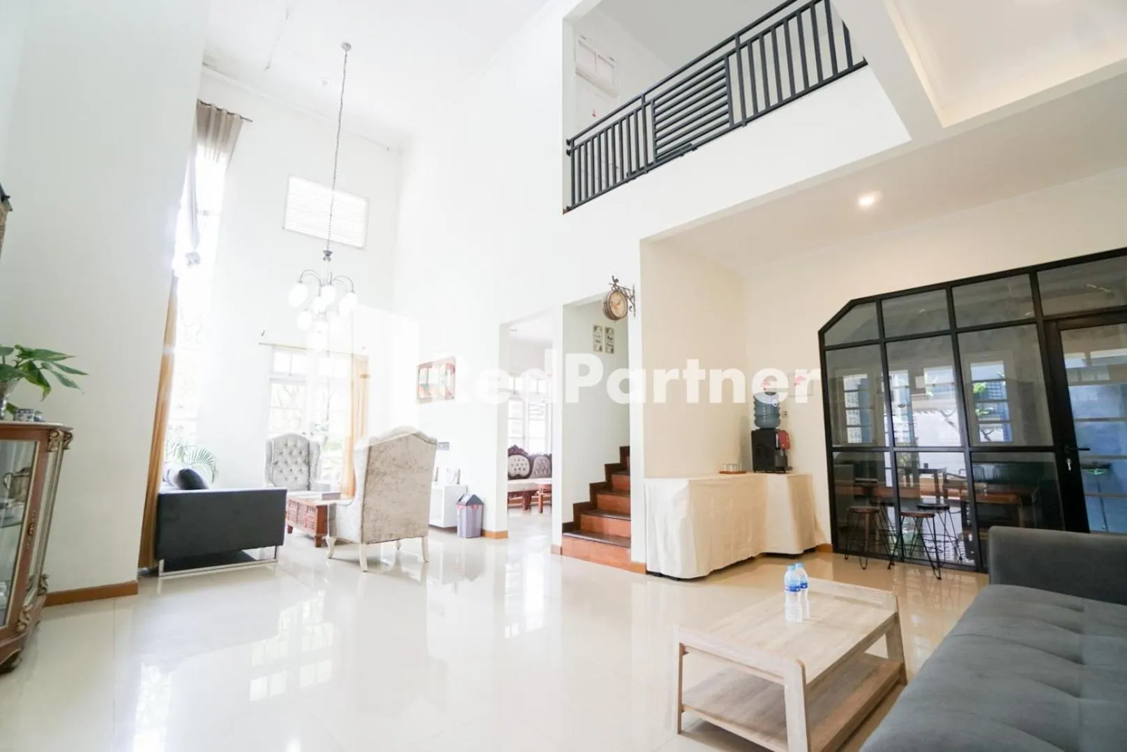 Living room in Fazza Syariah Mitra RedDoorz