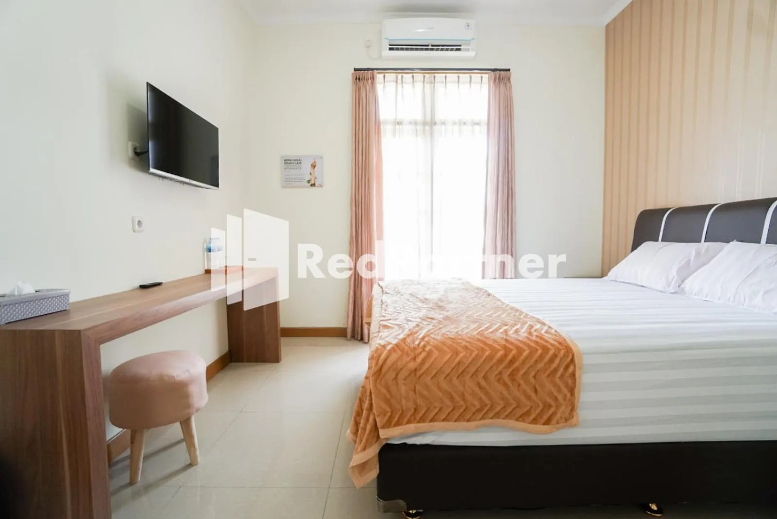 Bedroom, Bed in Fazza Syariah Mitra RedDoorz