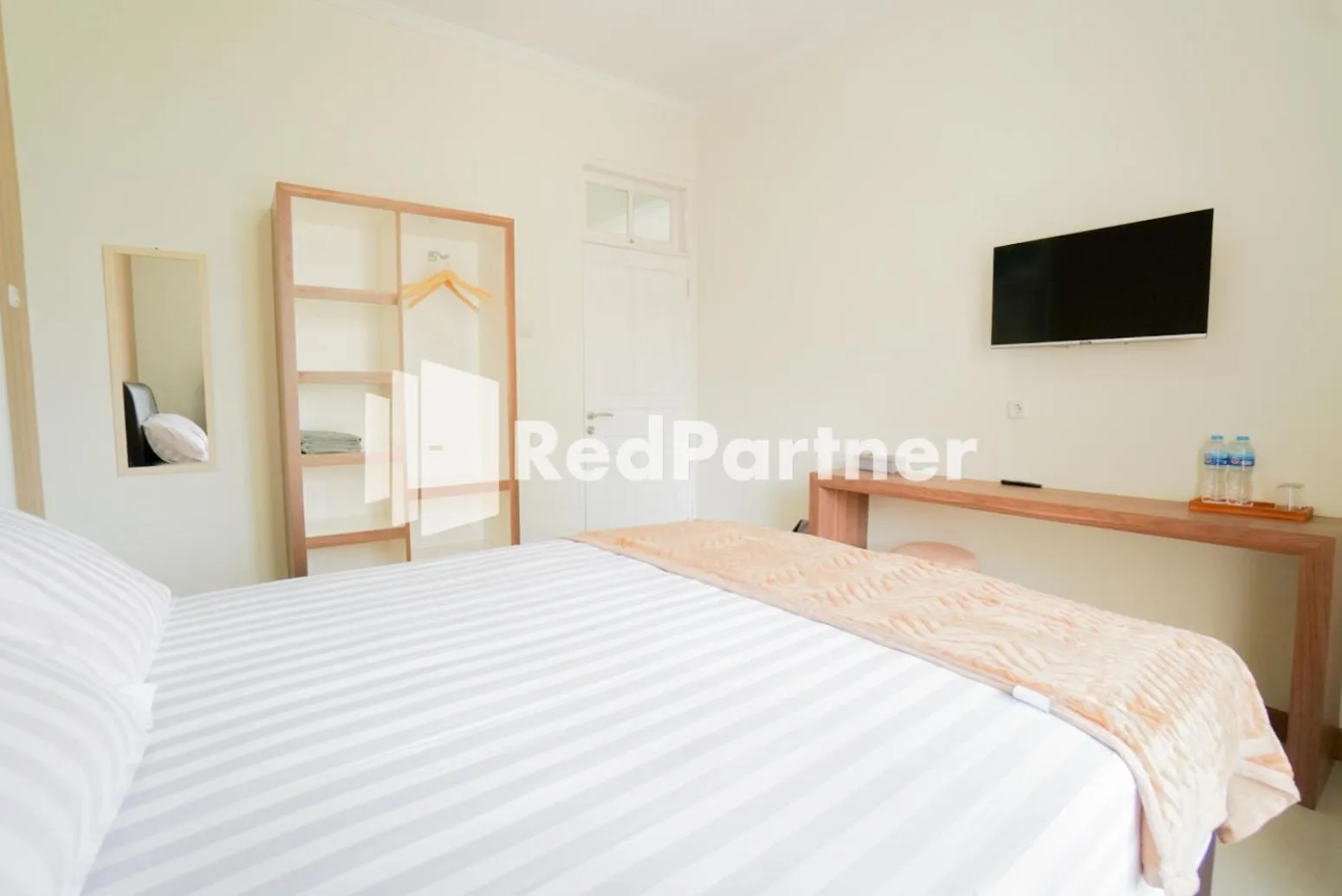 Bedroom, Bed in Fazza Syariah Mitra RedDoorz