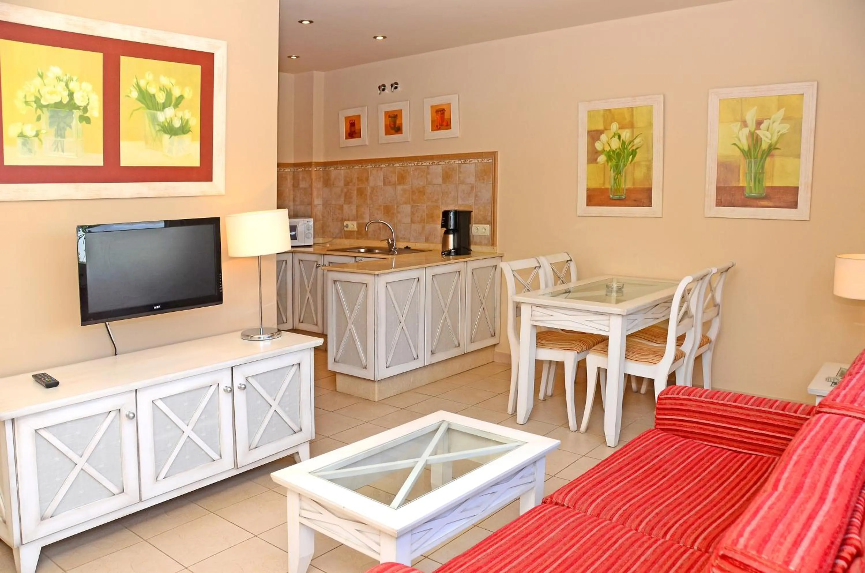 Kitchen or kitchenette in Apartamentos Piedramar