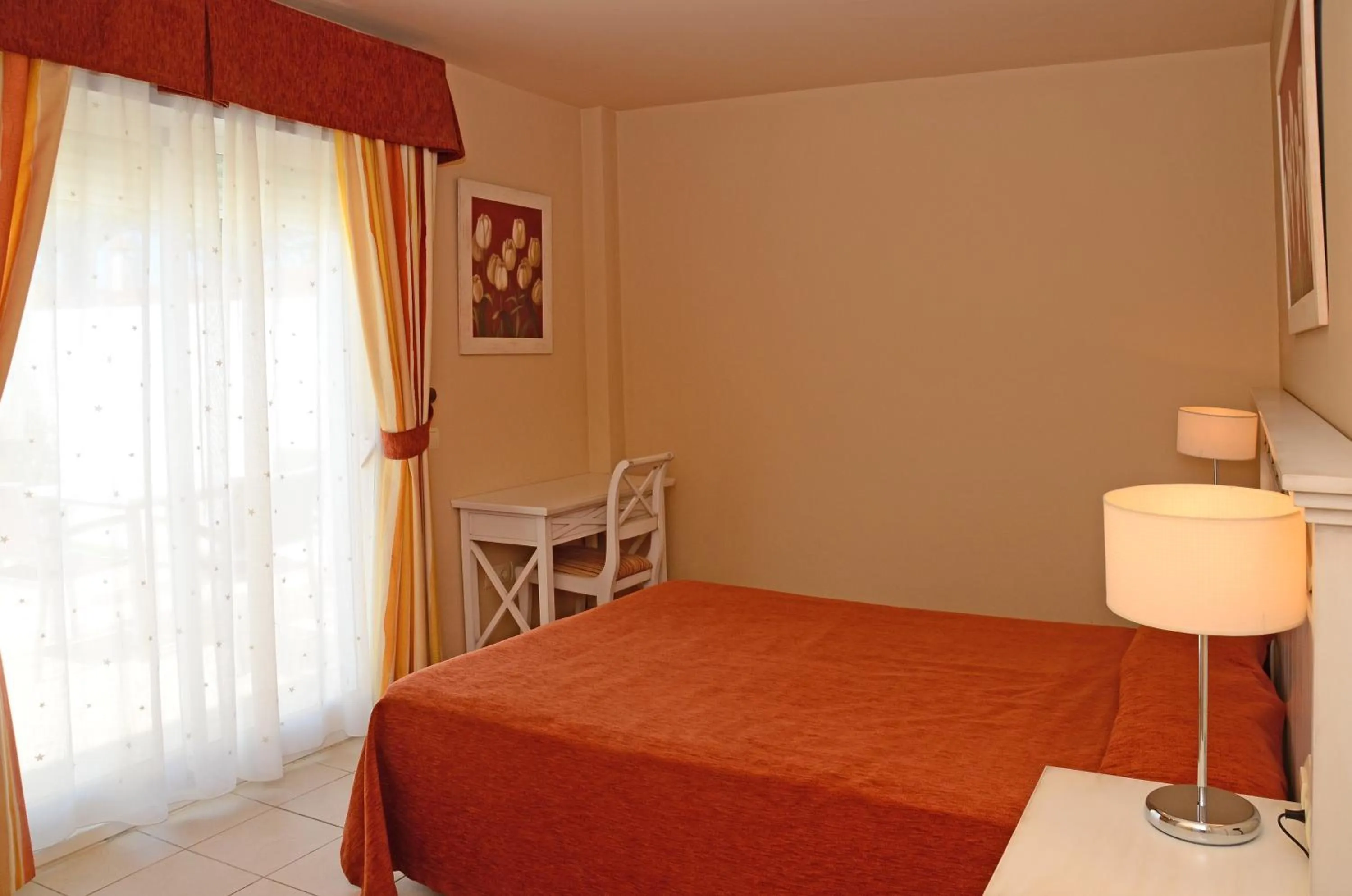 Photo of the whole room in Apartamentos Piedramar