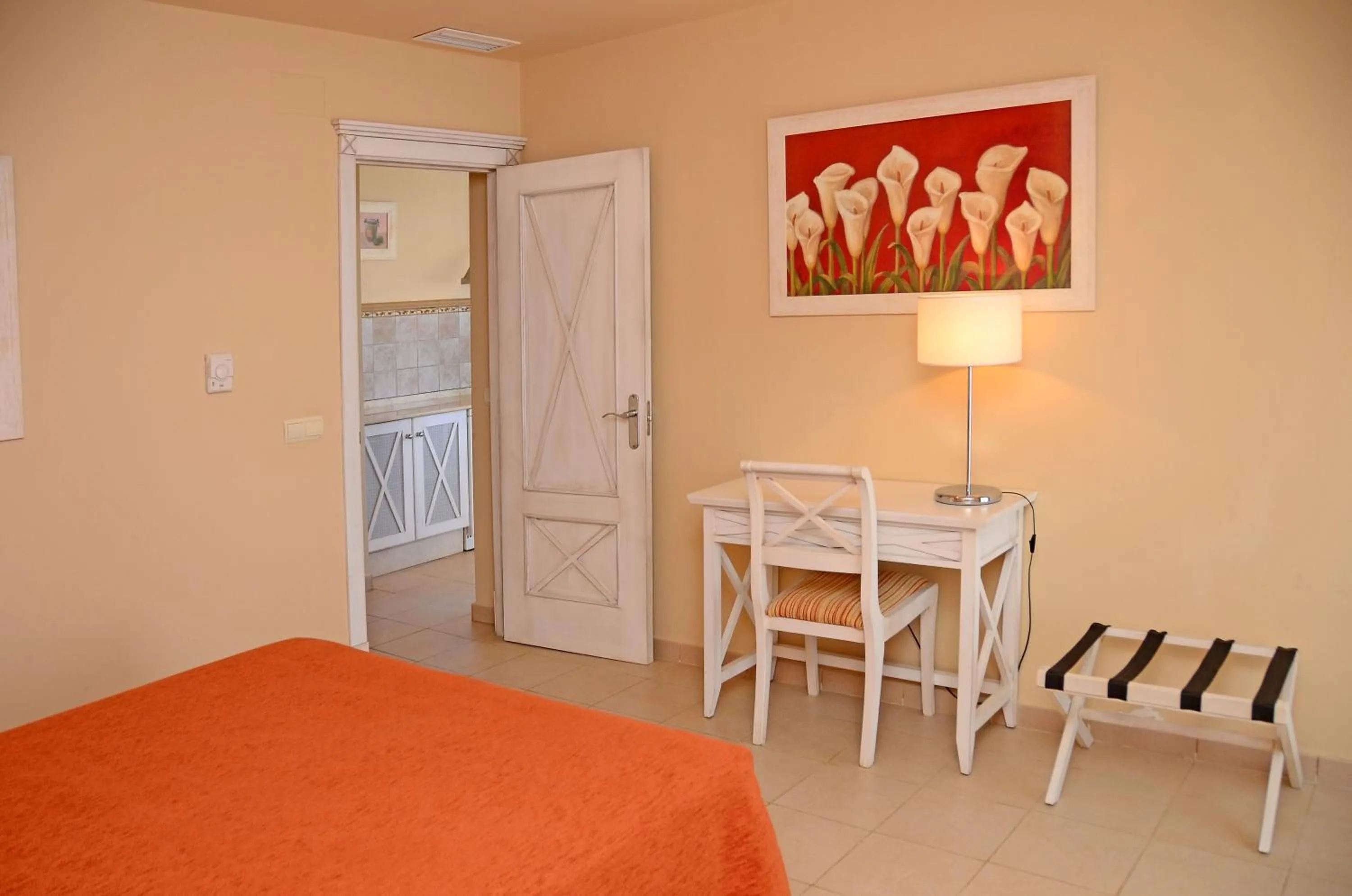 Photo of the whole room in Apartamentos Piedramar