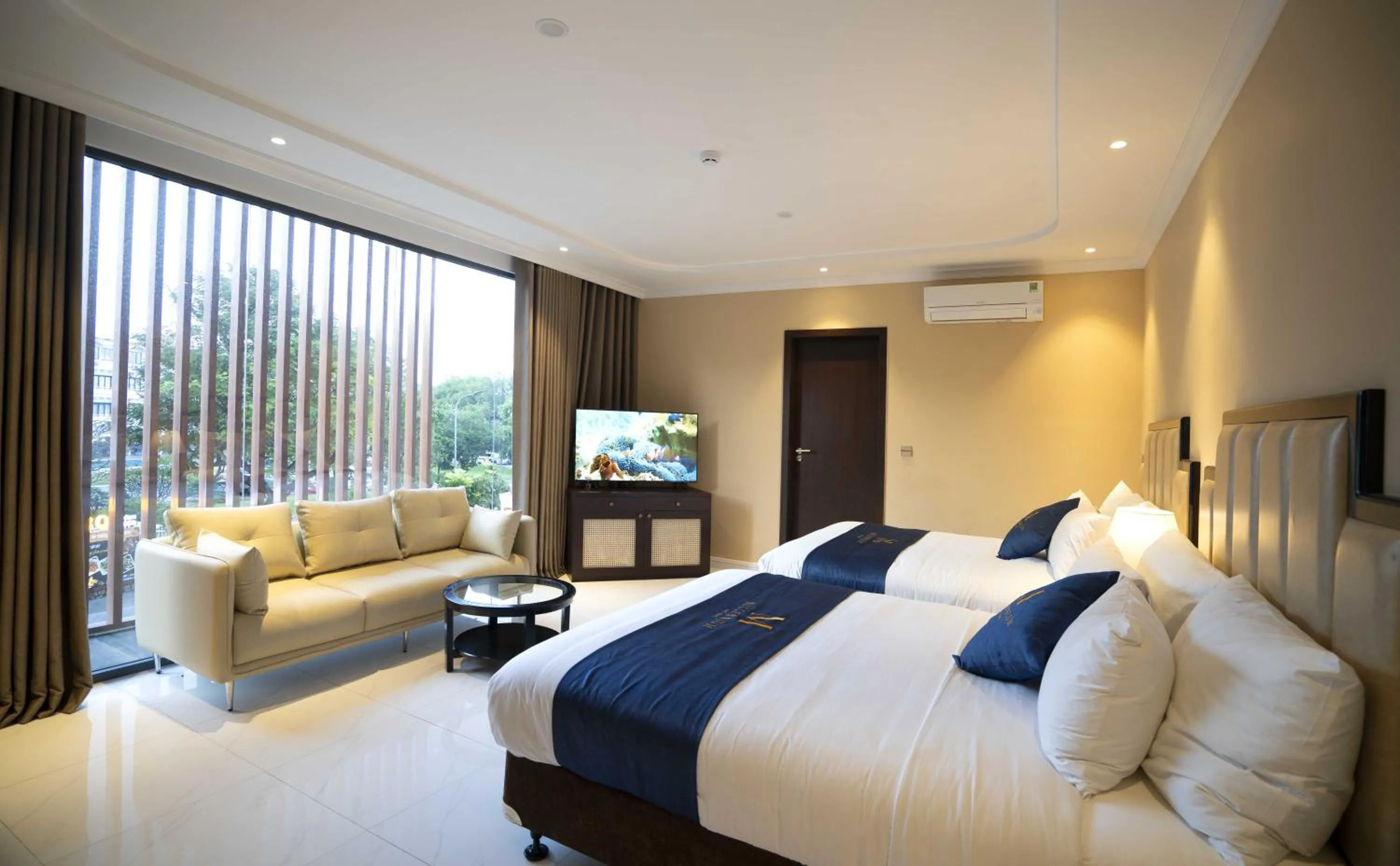 Photo of the whole room, Bed in Millennium Hue Hotel