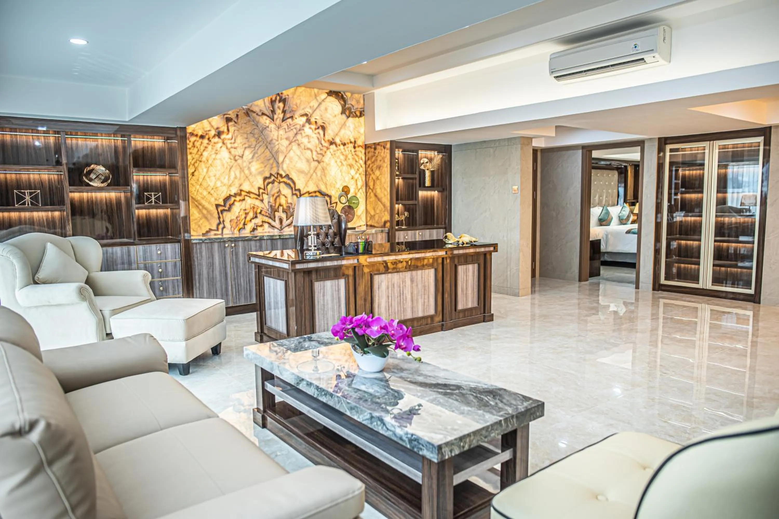 TV and multimedia in Dream of Aventus Hotel Kuta