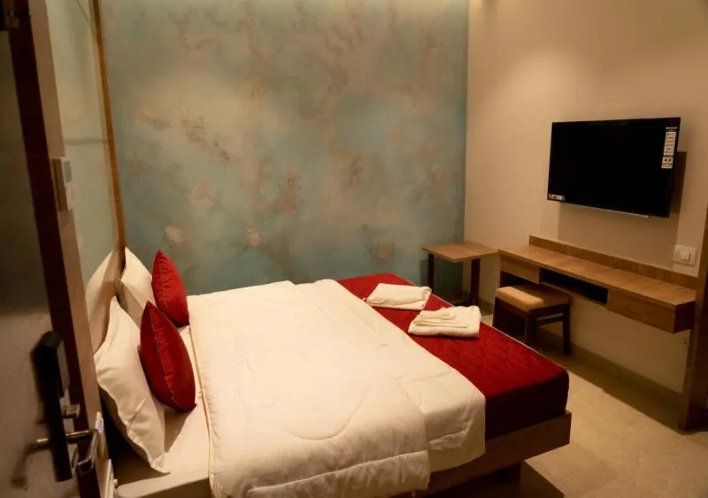 Bed in The Paradise Hotel - LUXURY STAY