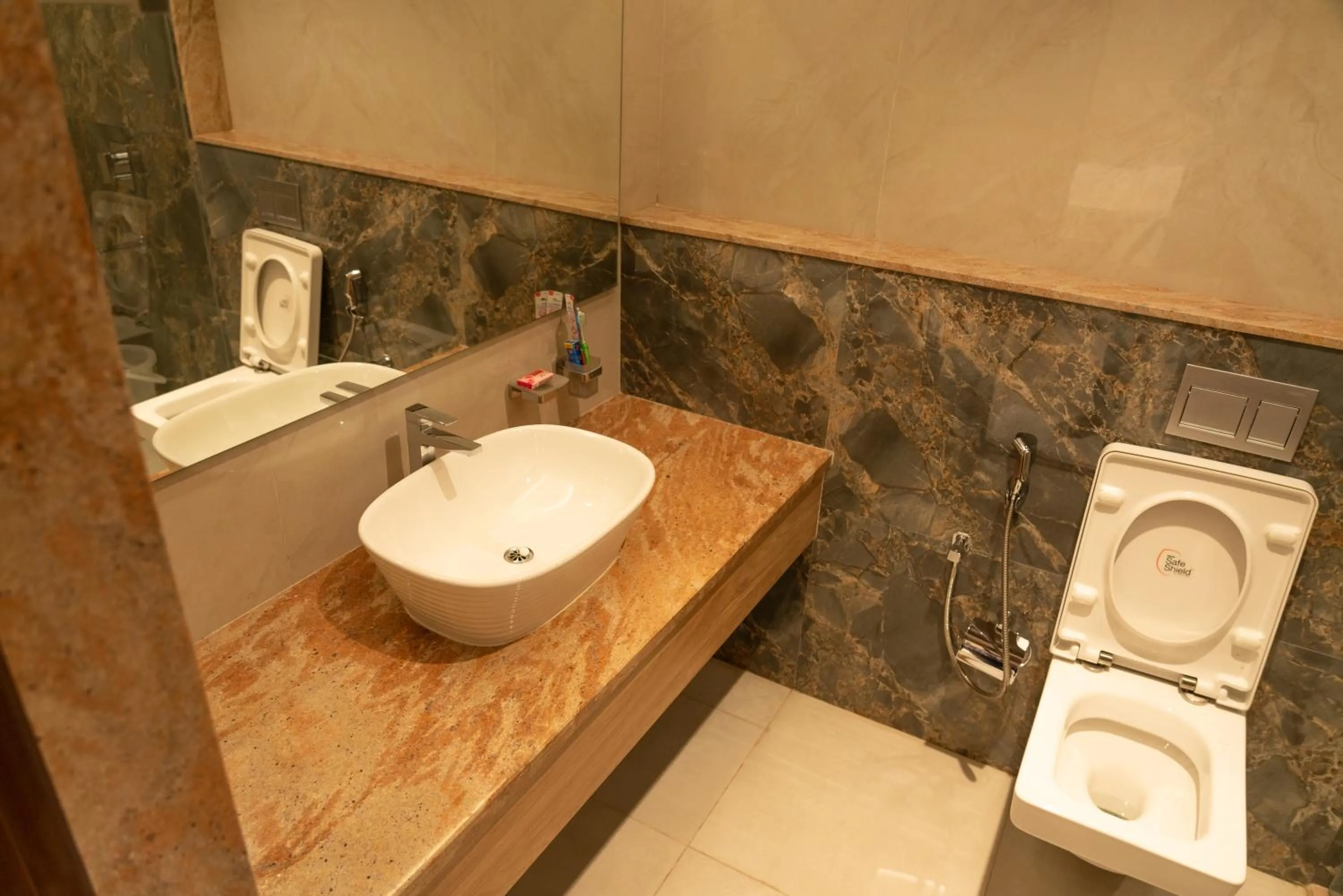 Toilet in The Paradise Hotel - LUXURY STAY