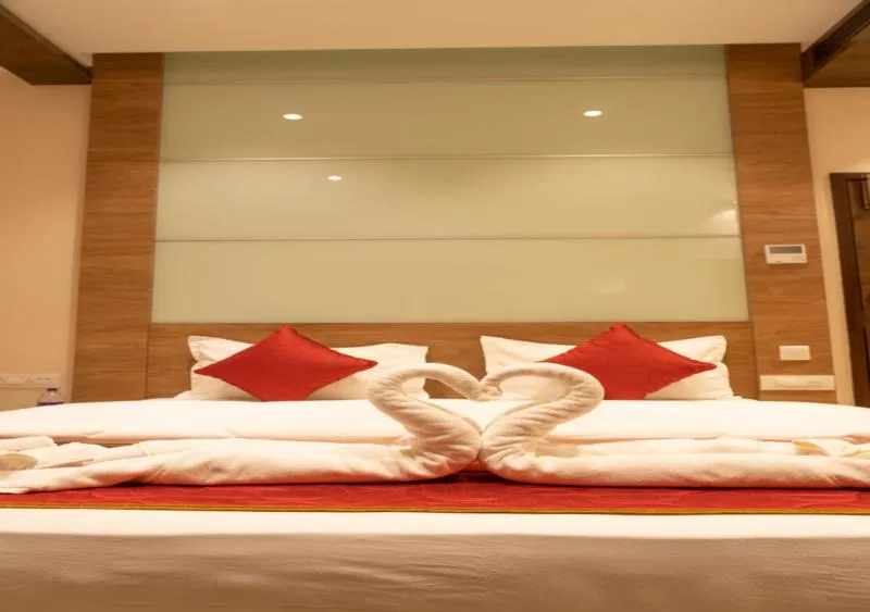 Bed in The Paradise Hotel - LUXURY STAY