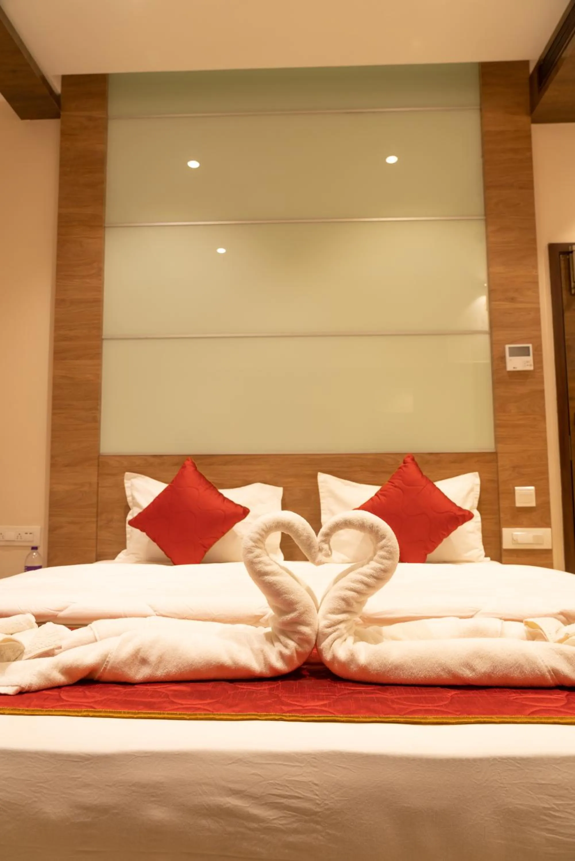 Bed in The Paradise Hotel - LUXURY STAY