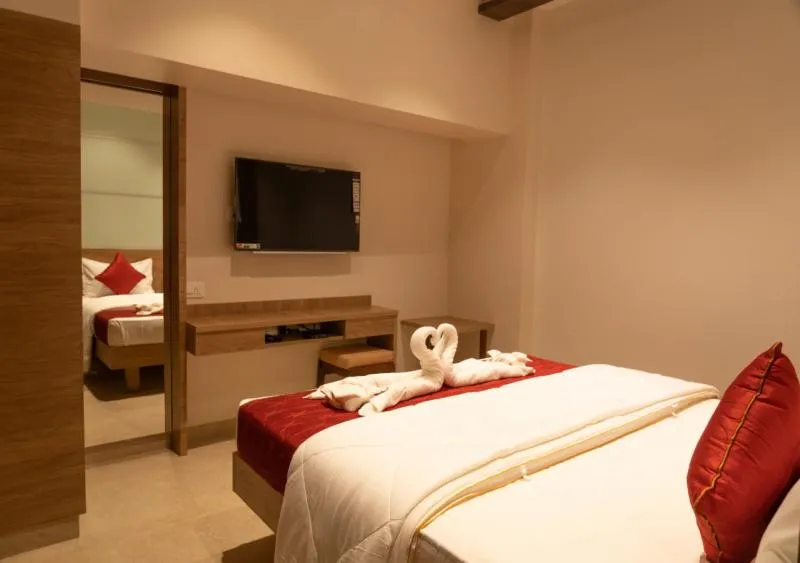 Bed in The Paradise Hotel - LUXURY STAY