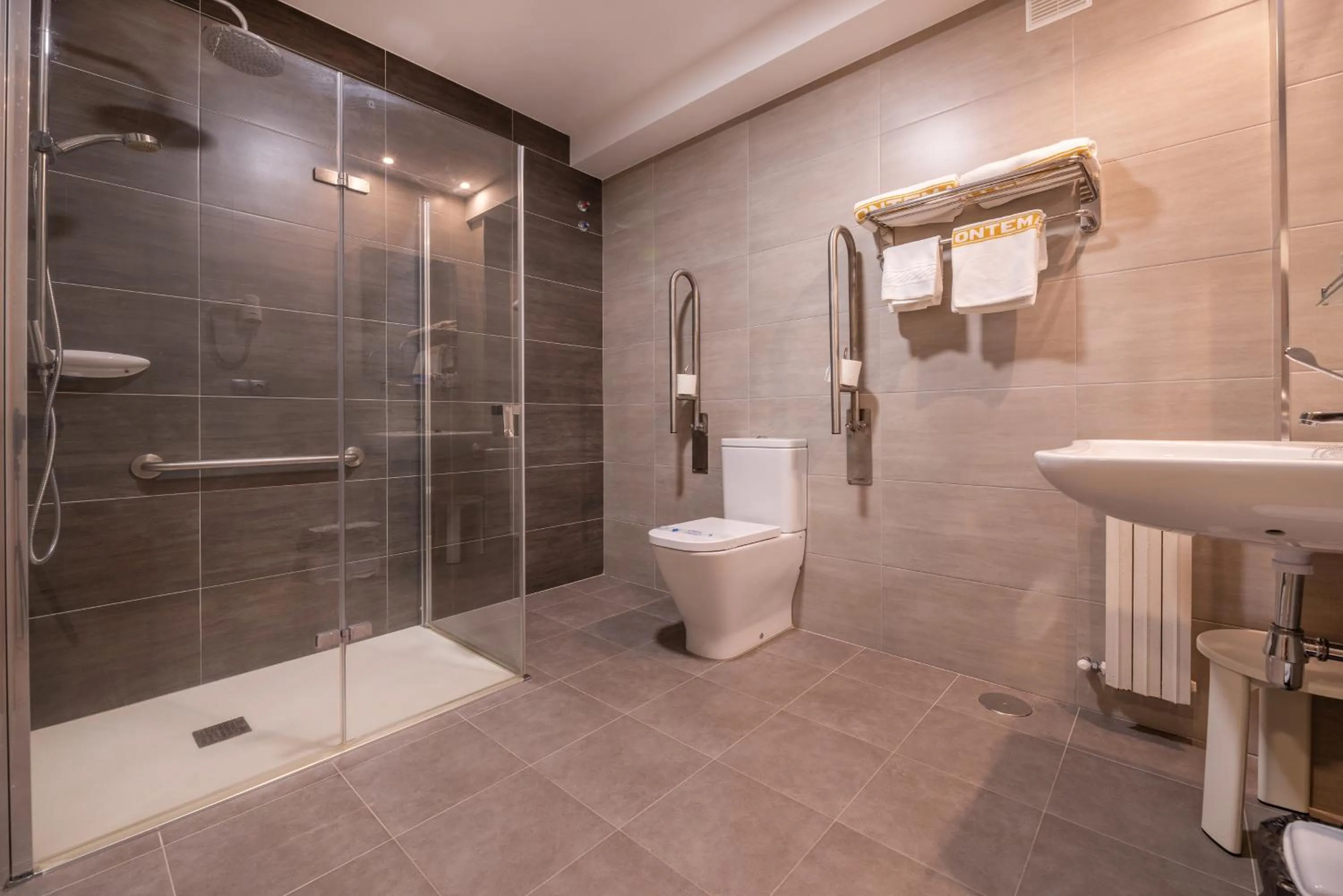 Bathroom in Hotel Montemar *** Superior