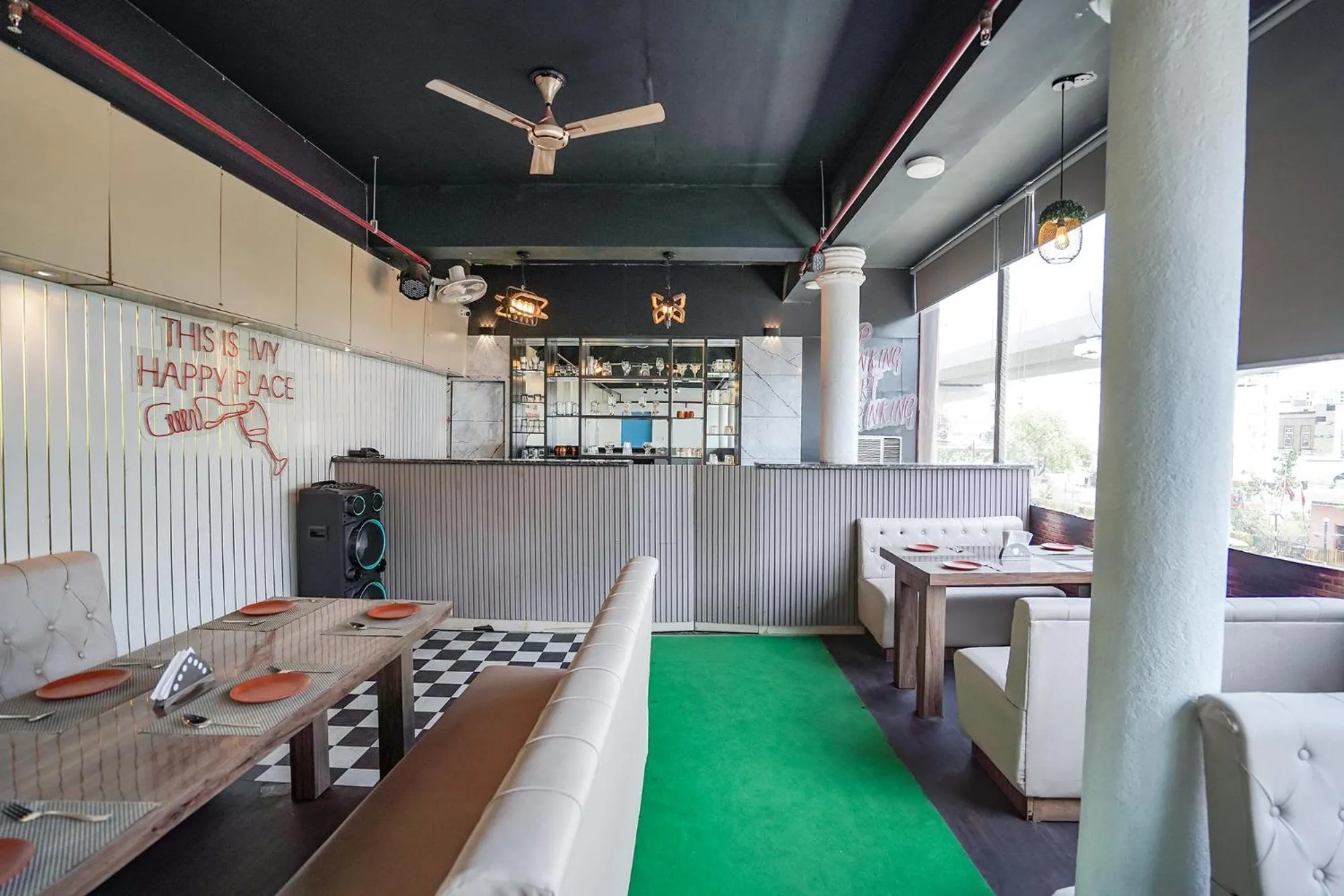 Restaurant/places to eat in FabHotel Taj Heritage