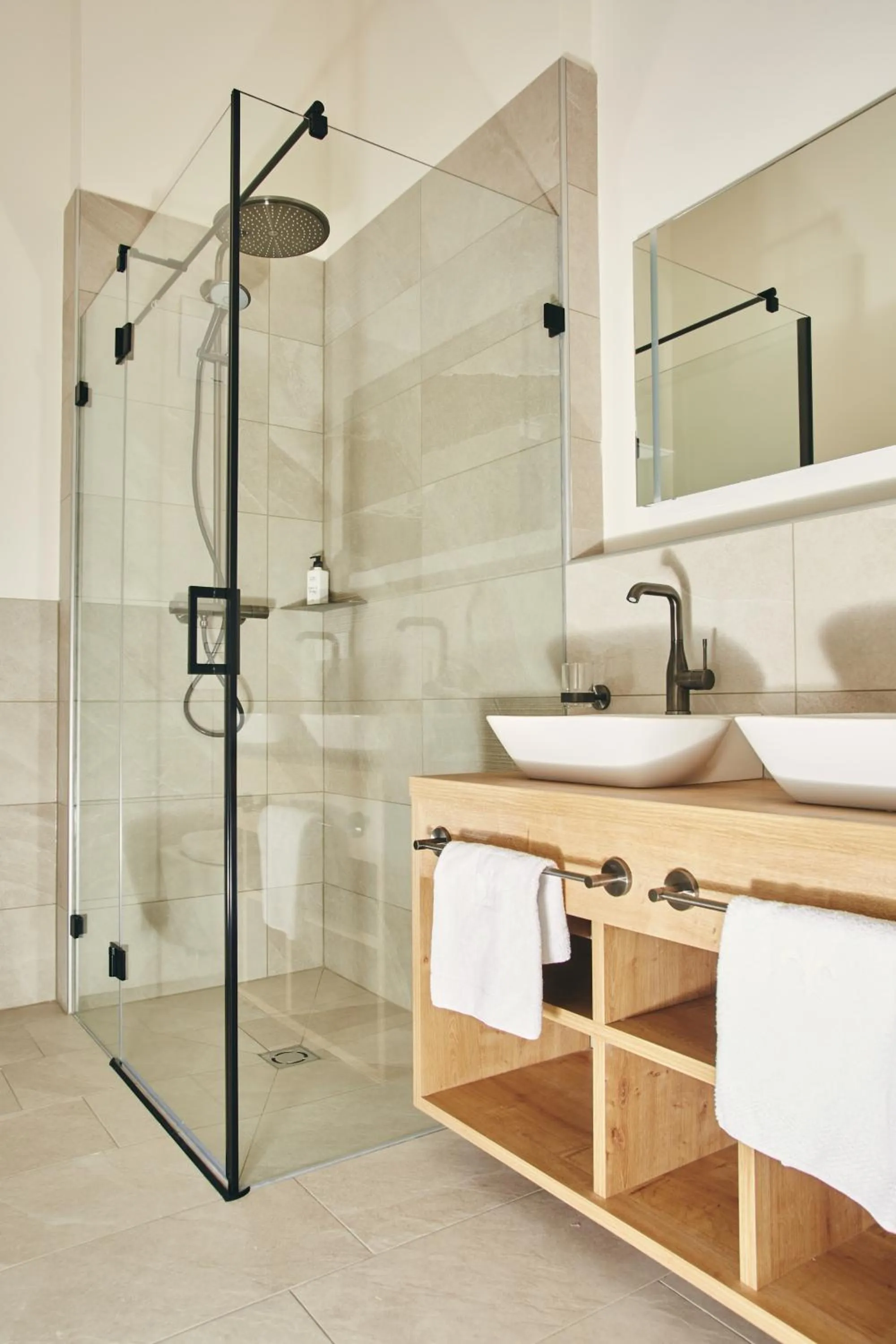 Shower in HOMEBOUND APARTMENTS Bad Goisern - contactless check-in