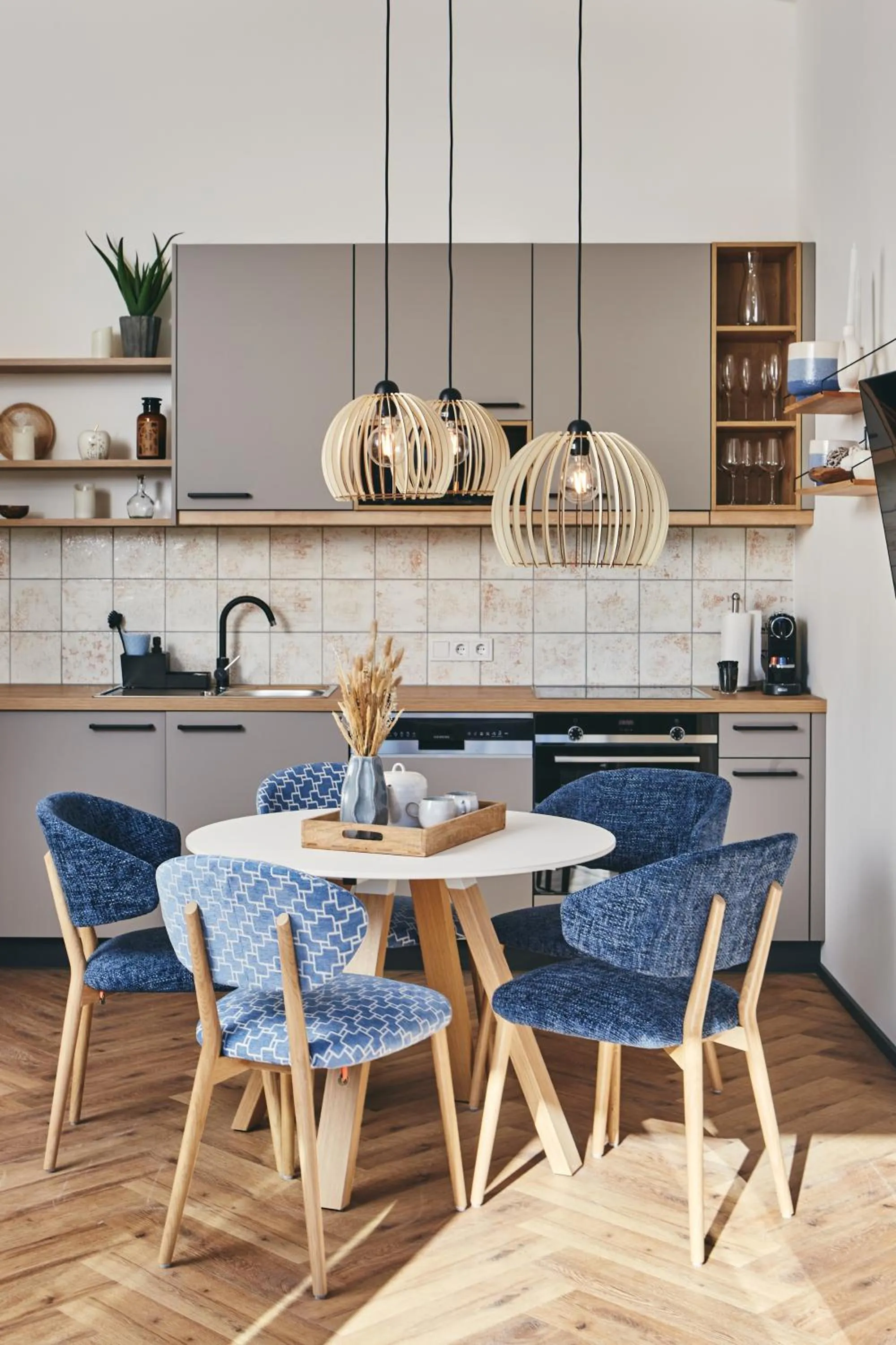 Kitchen or kitchenette in HOMEBOUND APARTMENTS Bad Goisern - contactless check-in