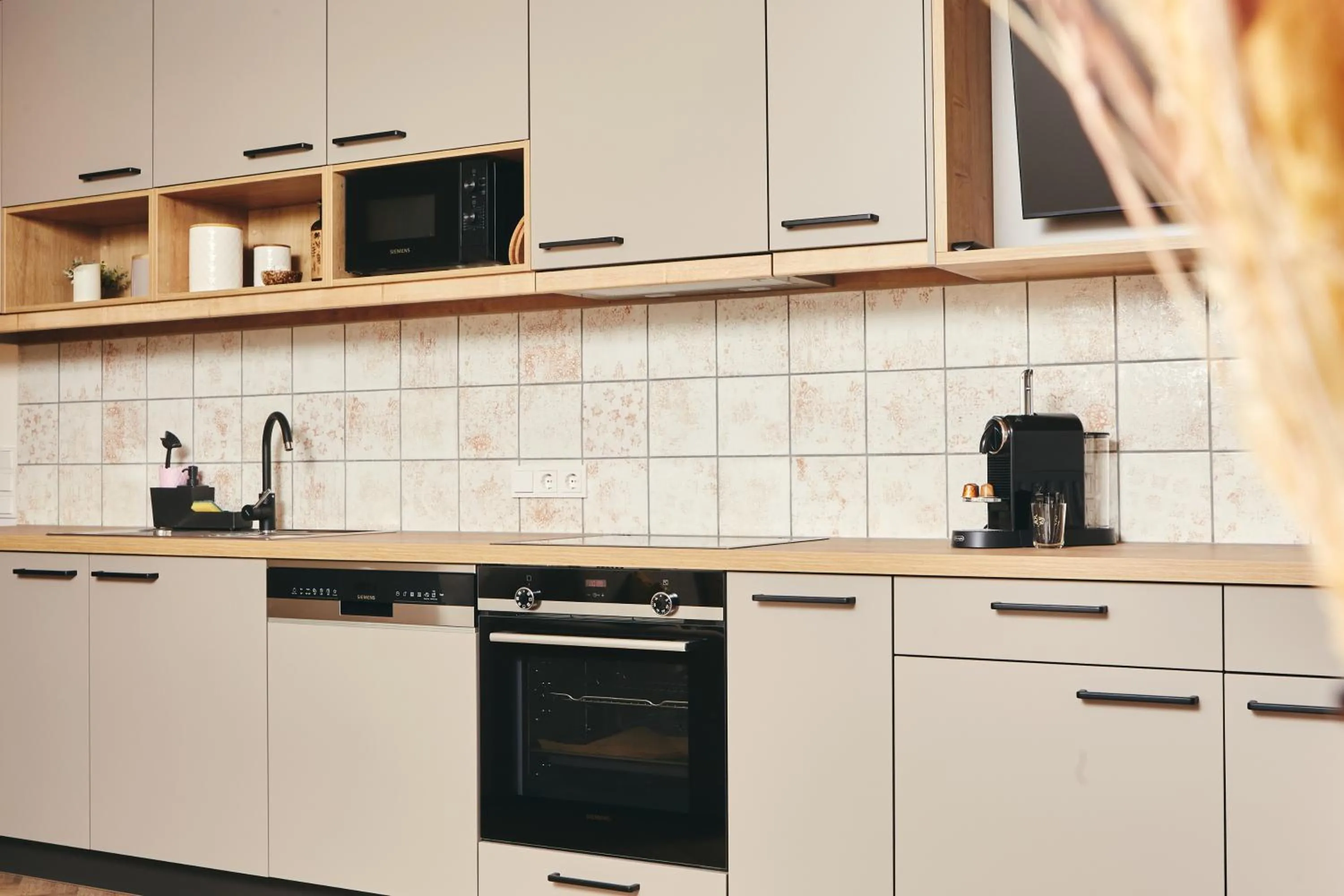 Kitchen or kitchenette in HOMEBOUND APARTMENTS Bad Goisern - contactless check-in