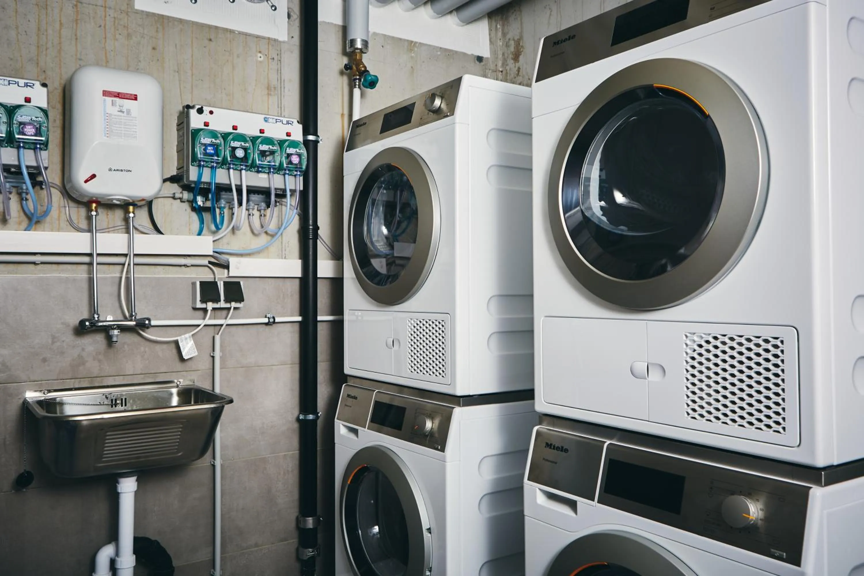 washing machine in HOMEBOUND APARTMENTS Bad Goisern - contactless check-in