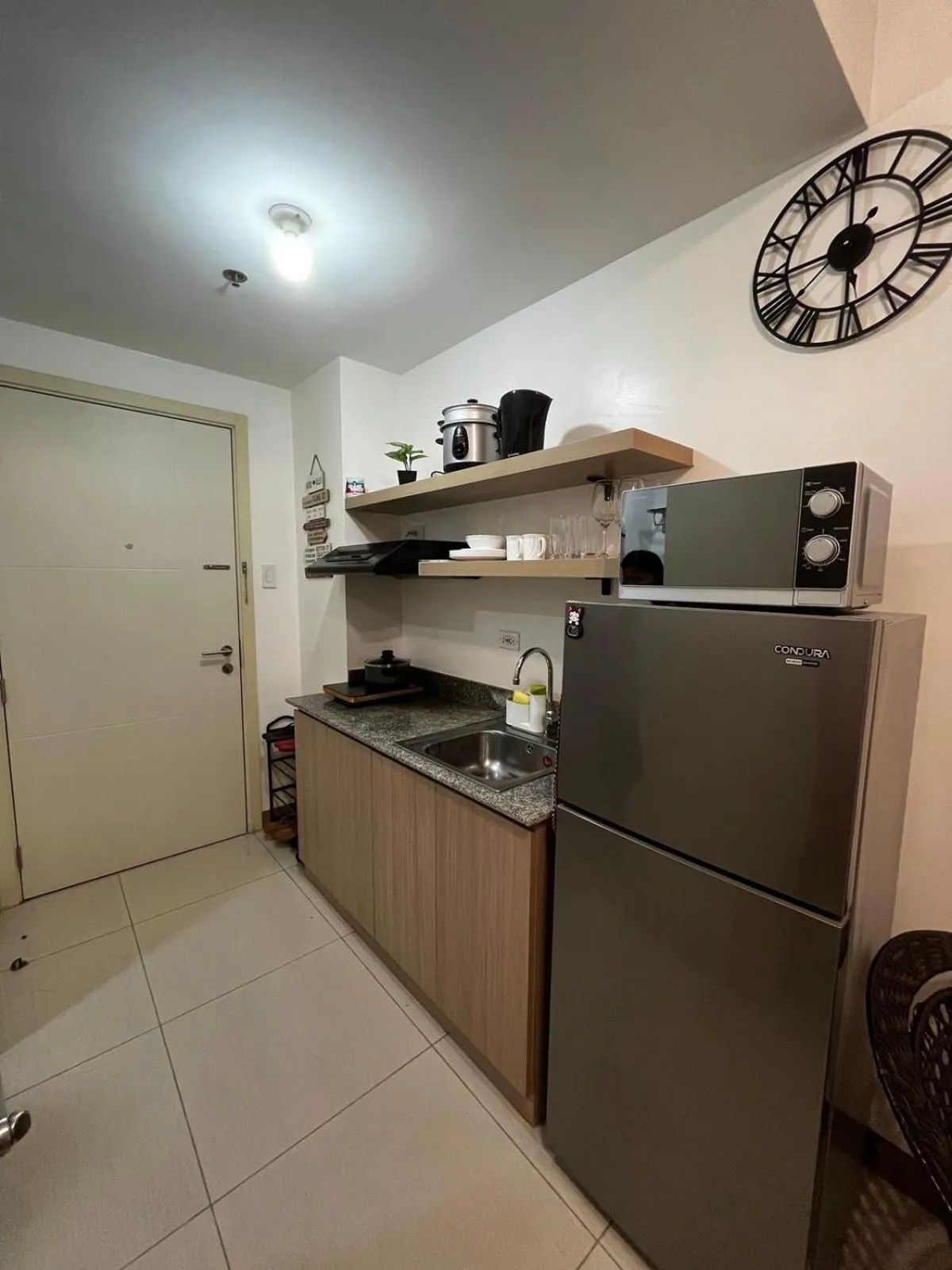 Lovely 1BR Condo @ SM Southmall w/ Netflix & High Speed WIFI