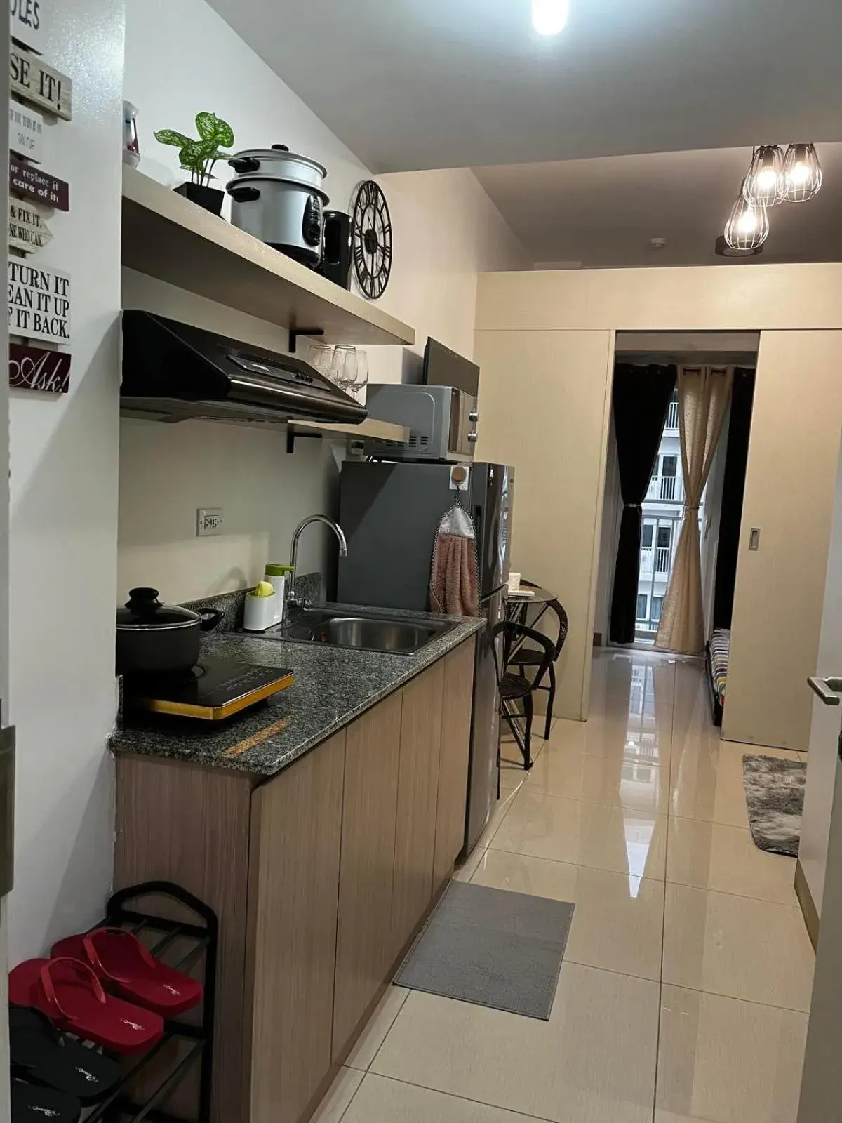 Lovely 1BR Condo @ SM Southmall w/ Netflix & High Speed WIFI Lovely 1BR Condo @ SM Southmall w/ Netflix & High Speed WIFI