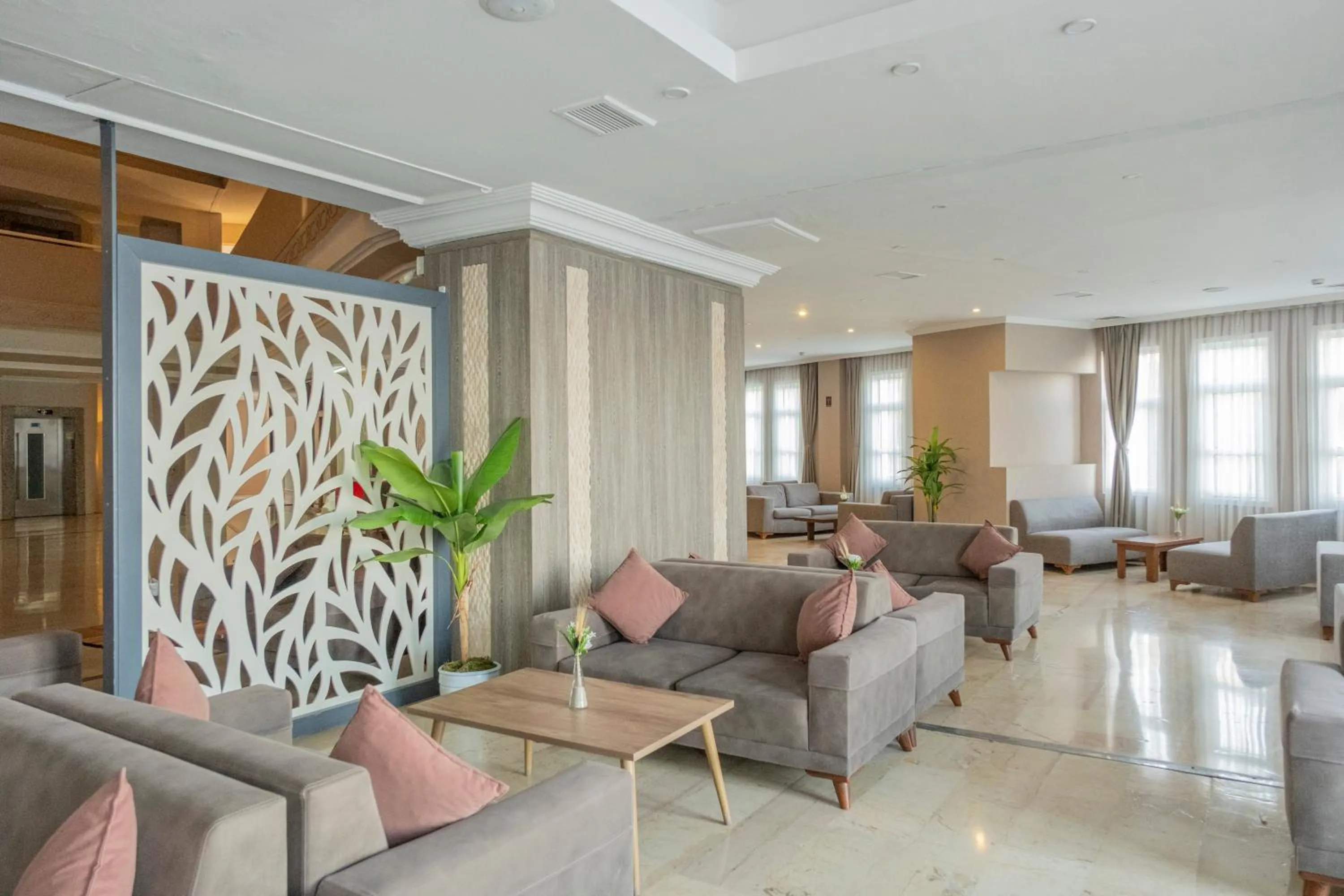 LADONIA HOTELS ADAKULE