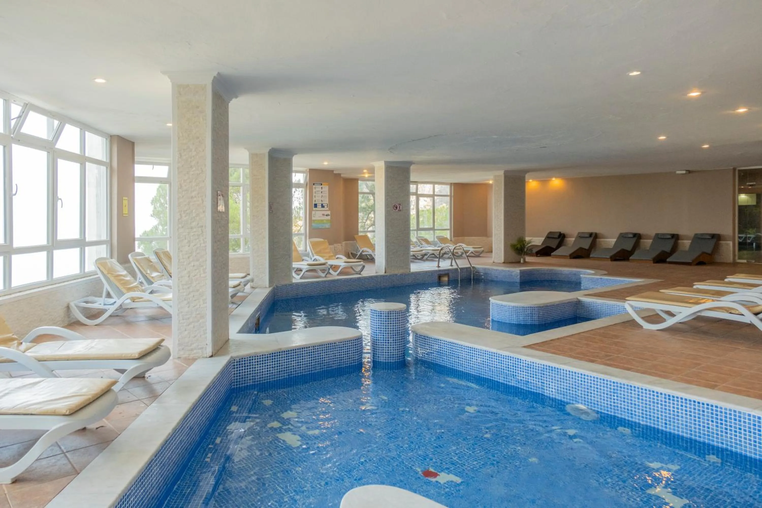 LADONIA HOTELS ADAKULE