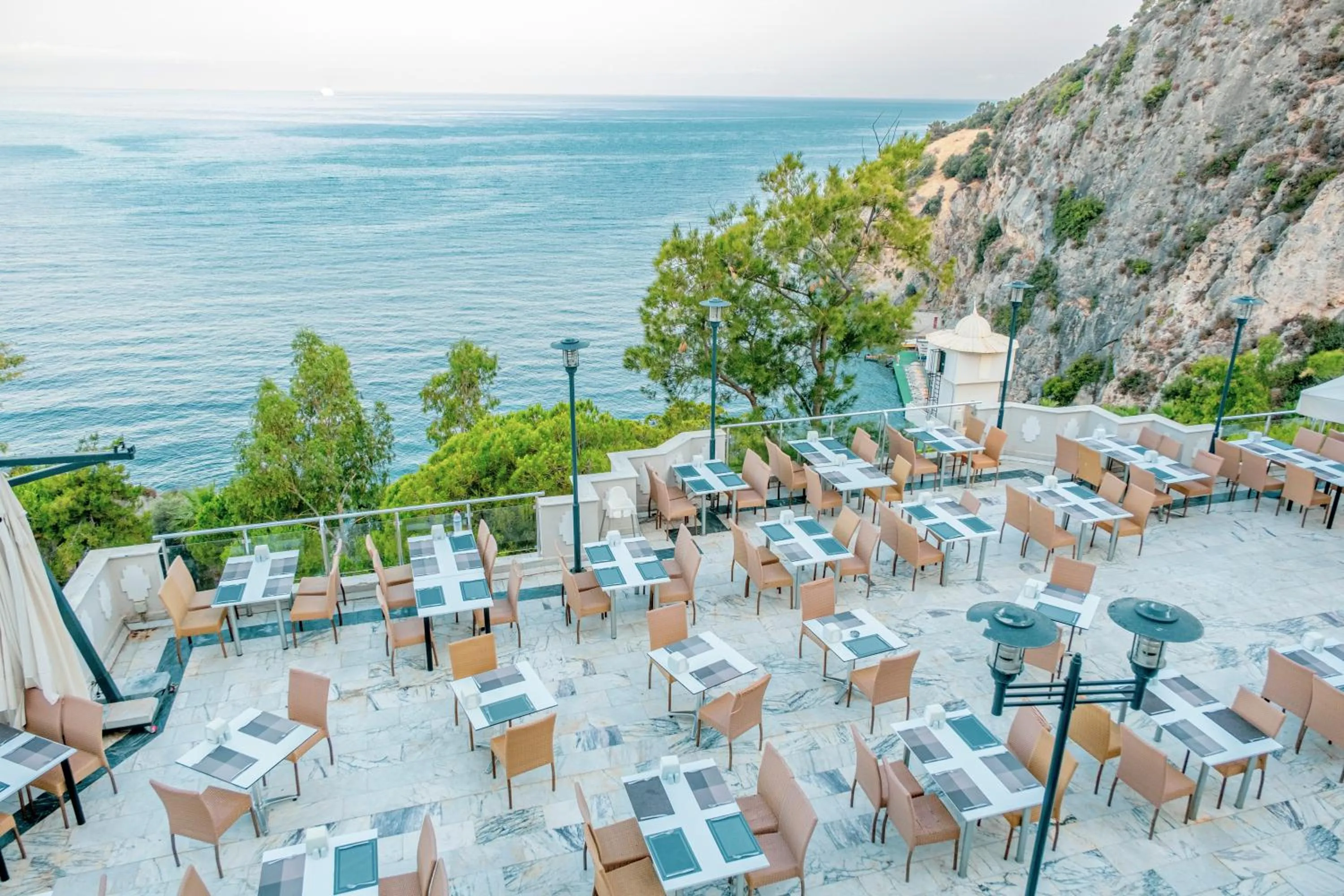 LADONIA HOTELS ADAKULE