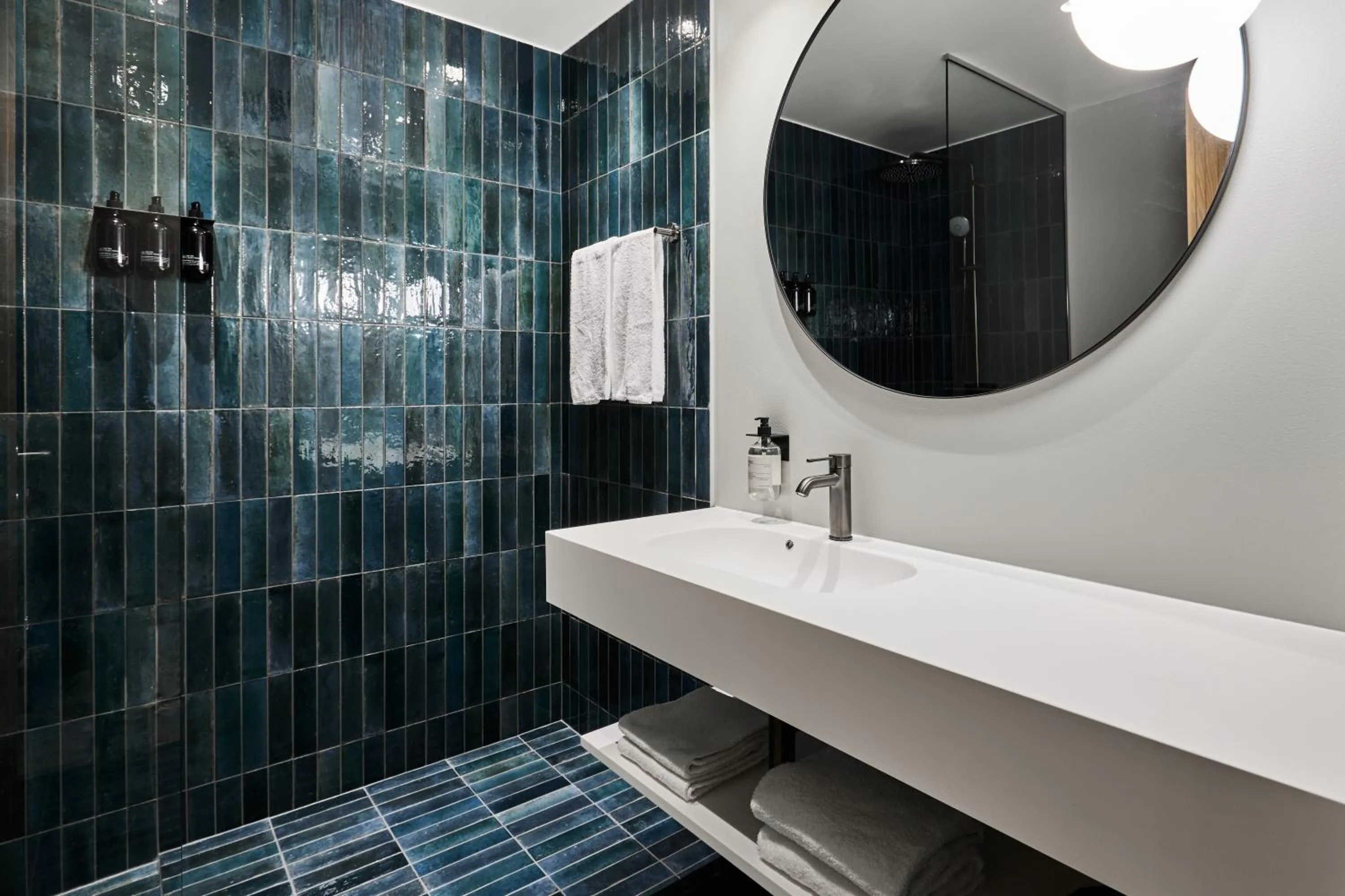 Shower in Kirk Suites