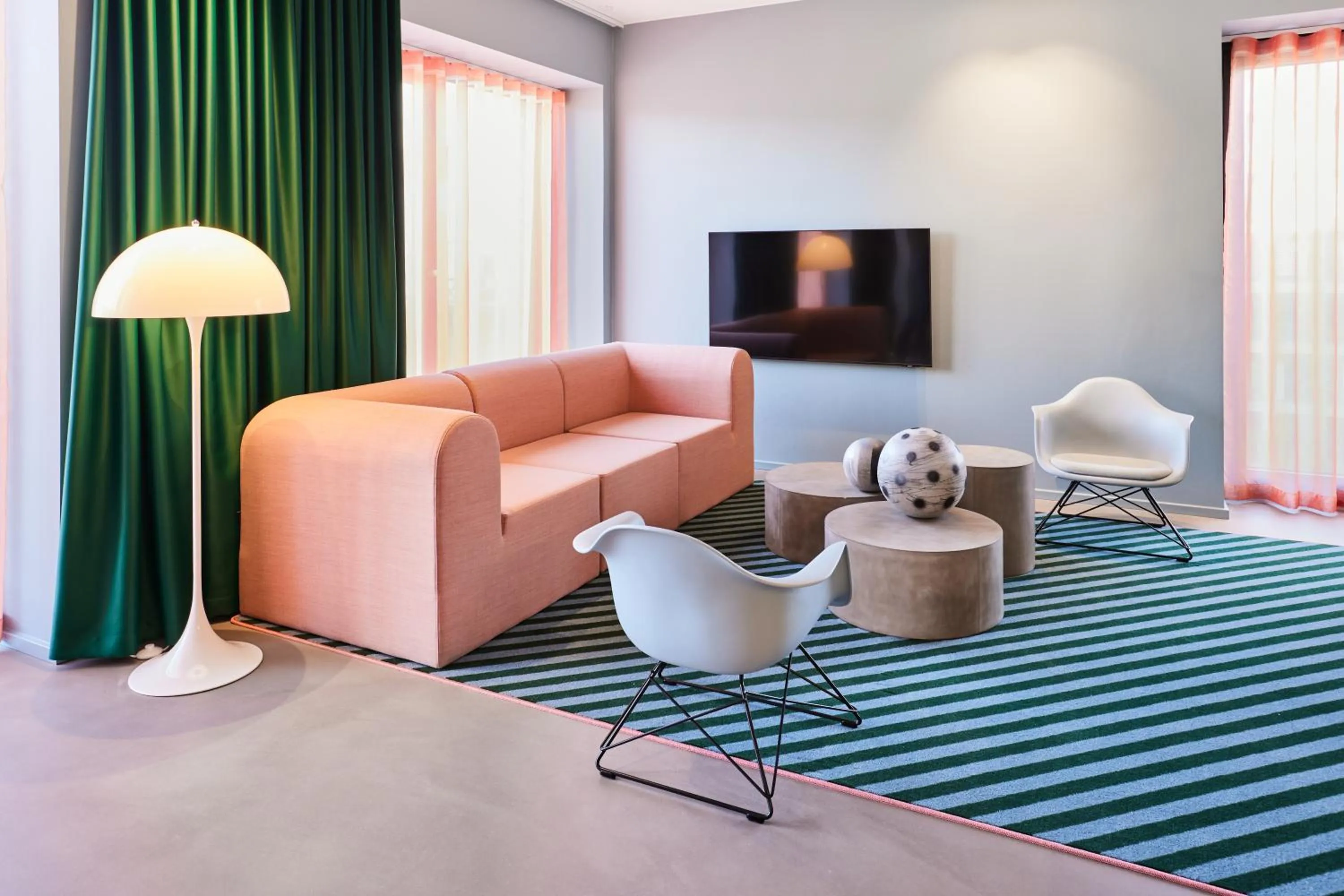 Living room in Kirk Suites