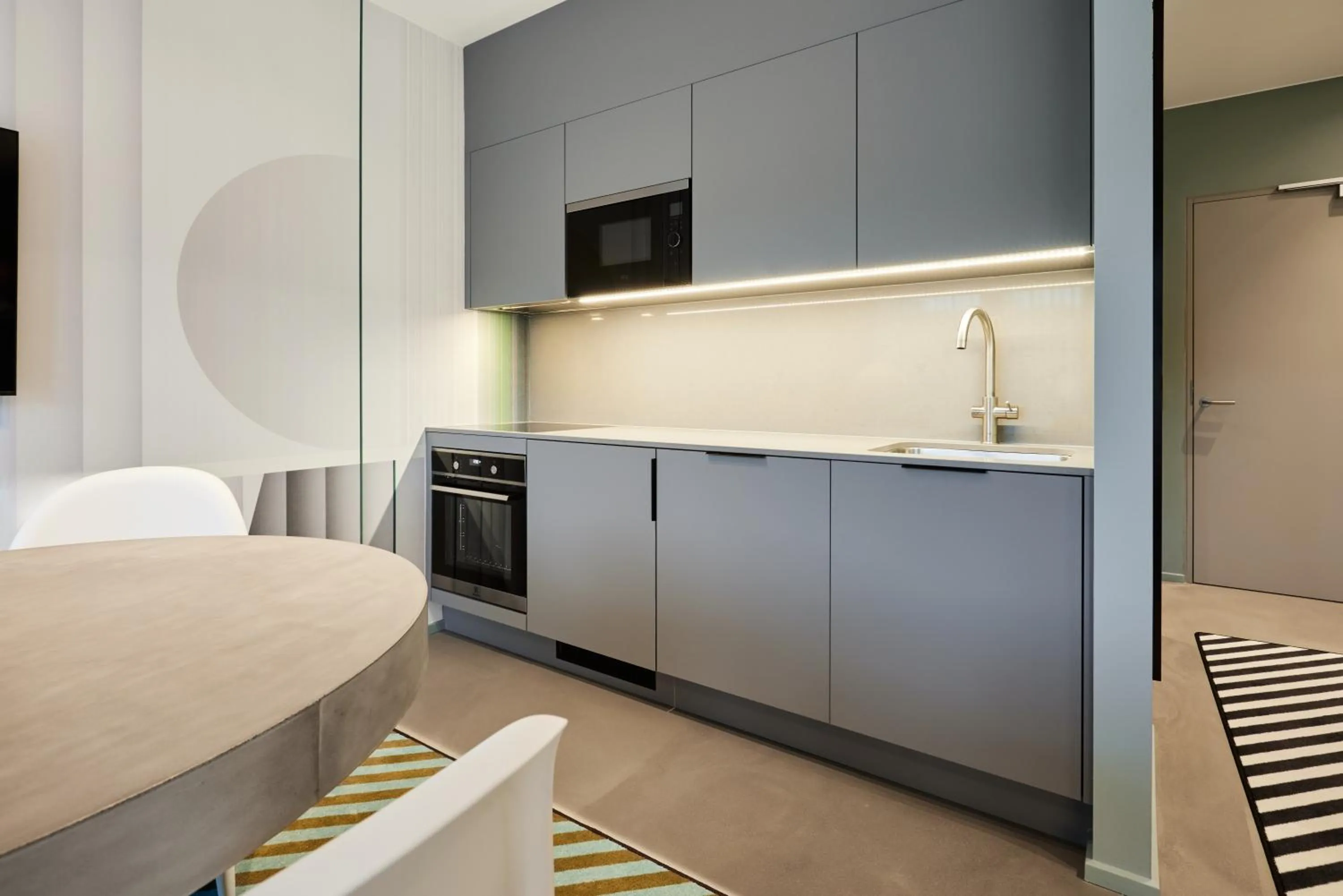 Kitchen or kitchenette in Kirk Suites