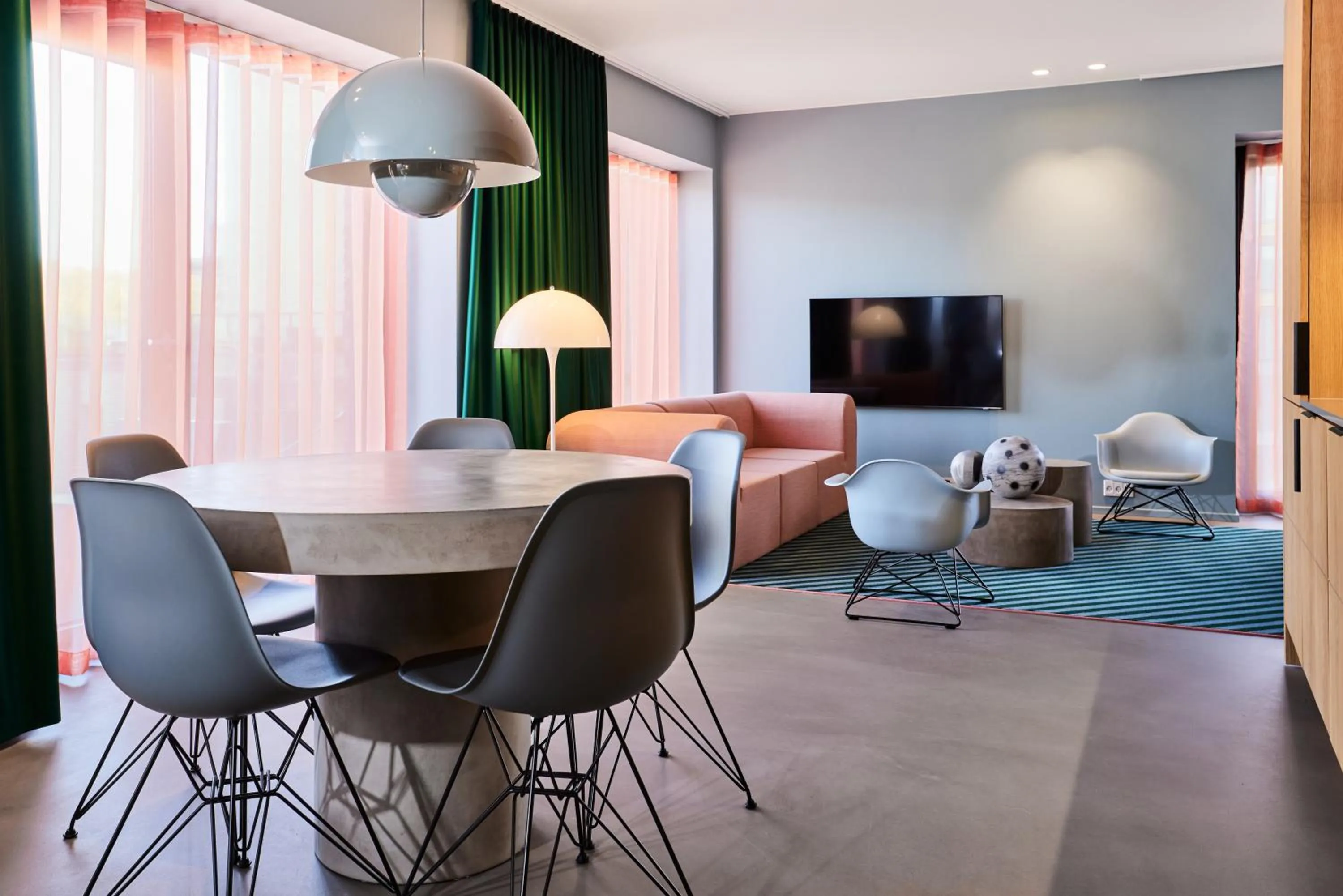 Living room in Kirk Suites